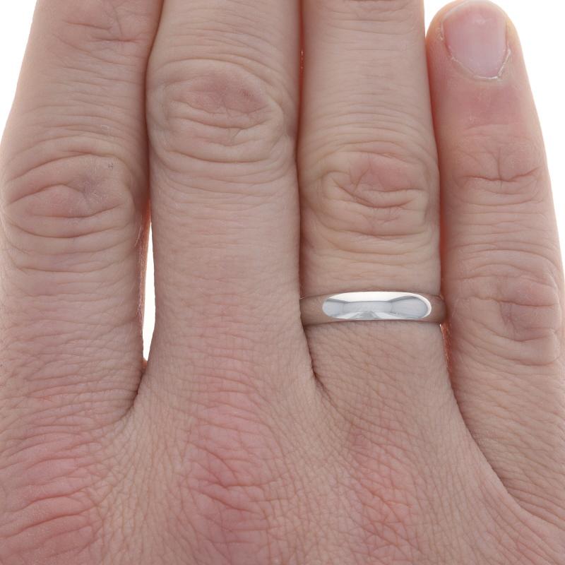 White Gold Men's Wedding Band - 10k Ring In Excellent Condition For Sale In Greensboro, NC