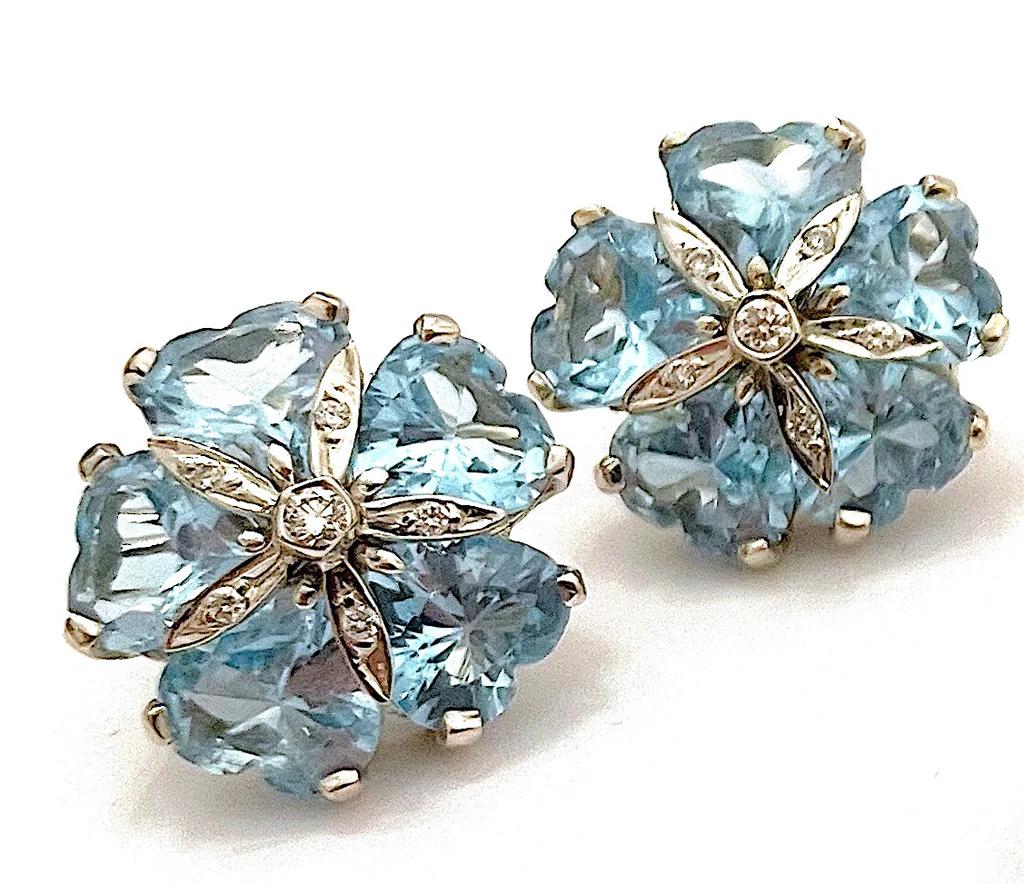 White Gold Mini Sand Dollar Earrings with Iolite and Diamonds In New Condition For Sale In New York, NY