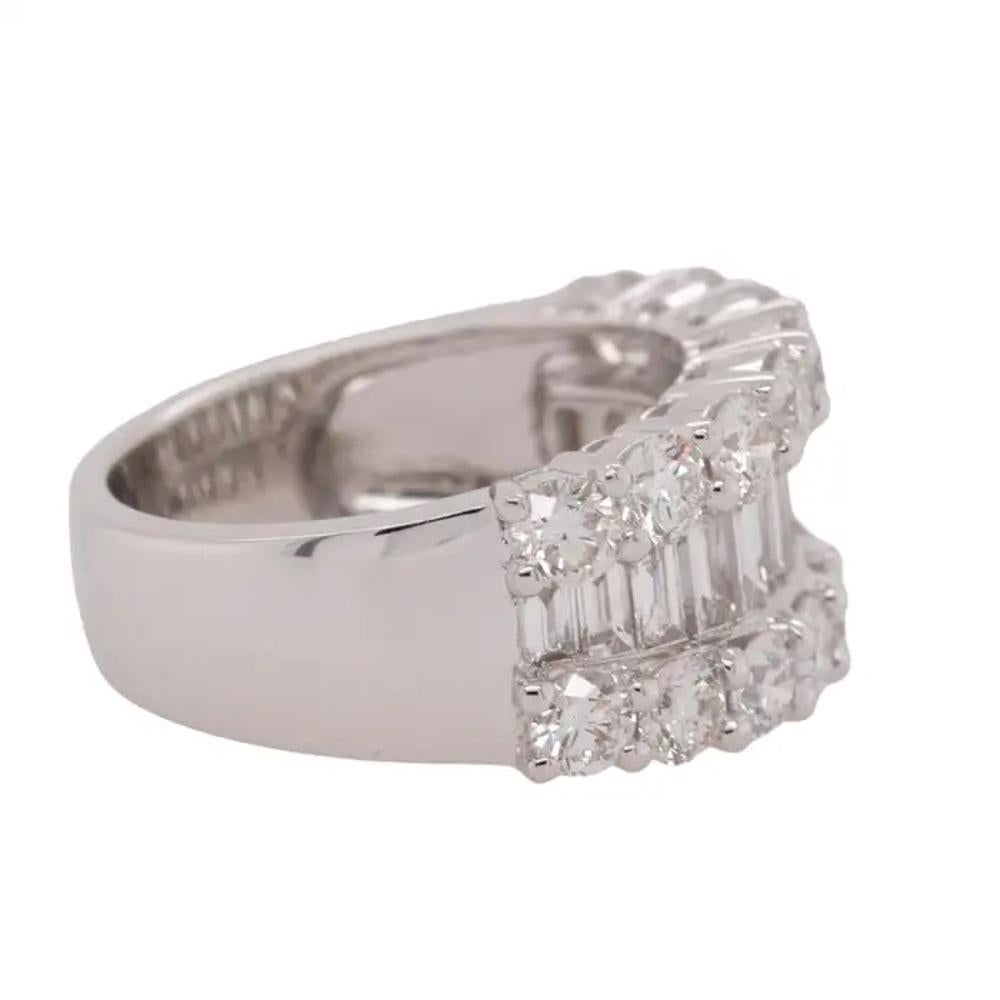 Anello in oro bianco con diamanti naturali a taglio misto in vendita 3