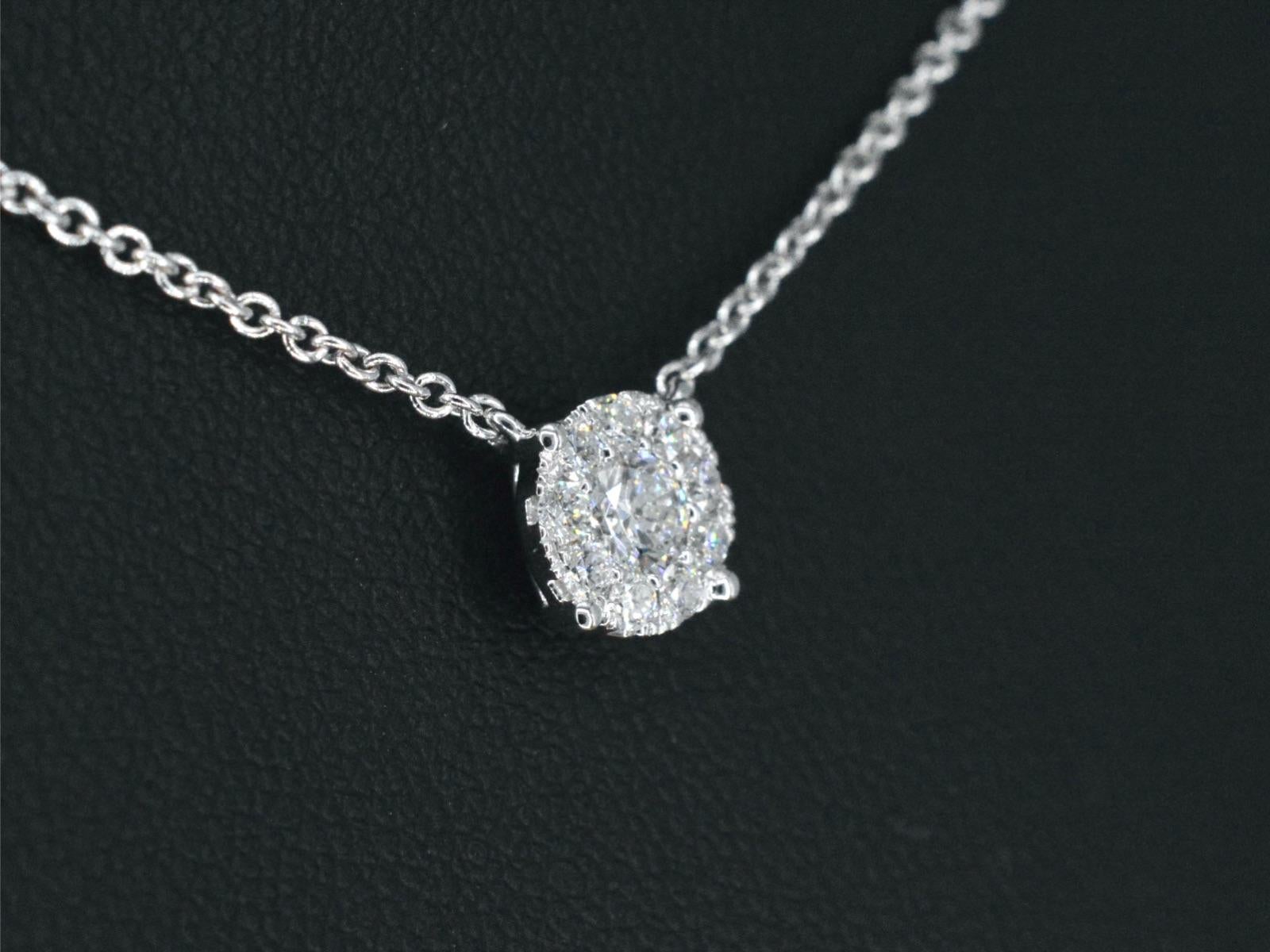 White Gold Necklace and Pendant Set with Brilliant Cut Diamonds In New Condition For Sale In AMSTELVEEN, NH