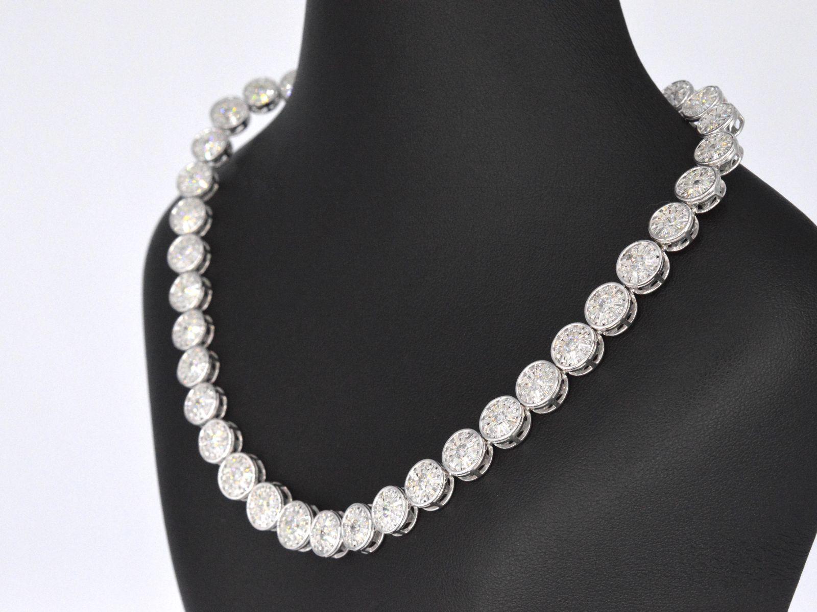 Contemporary White Gold Necklace with 15.00 Carat Diamonds For Sale