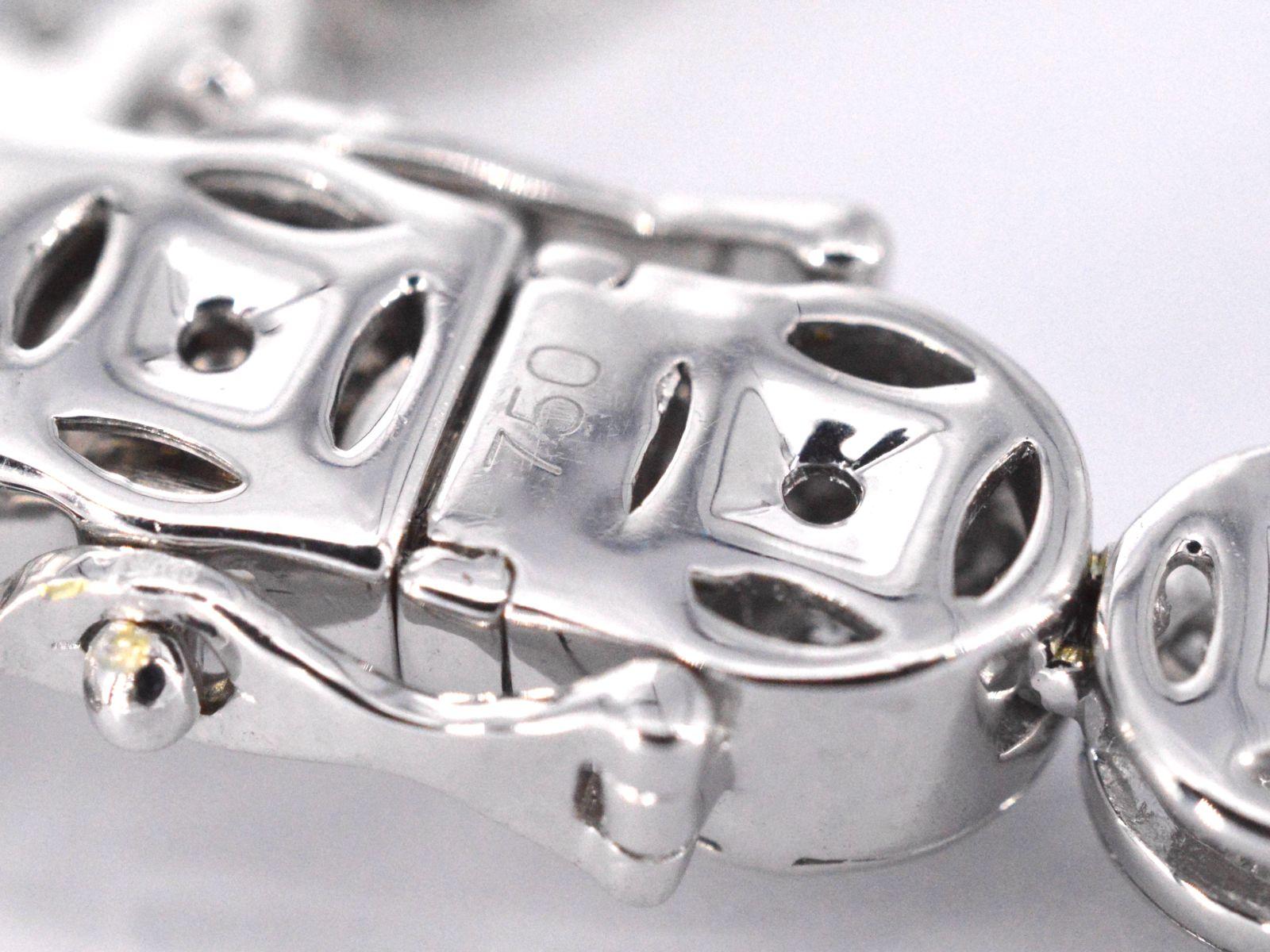Women's White Gold Necklace with 15.00 Carat Diamonds For Sale