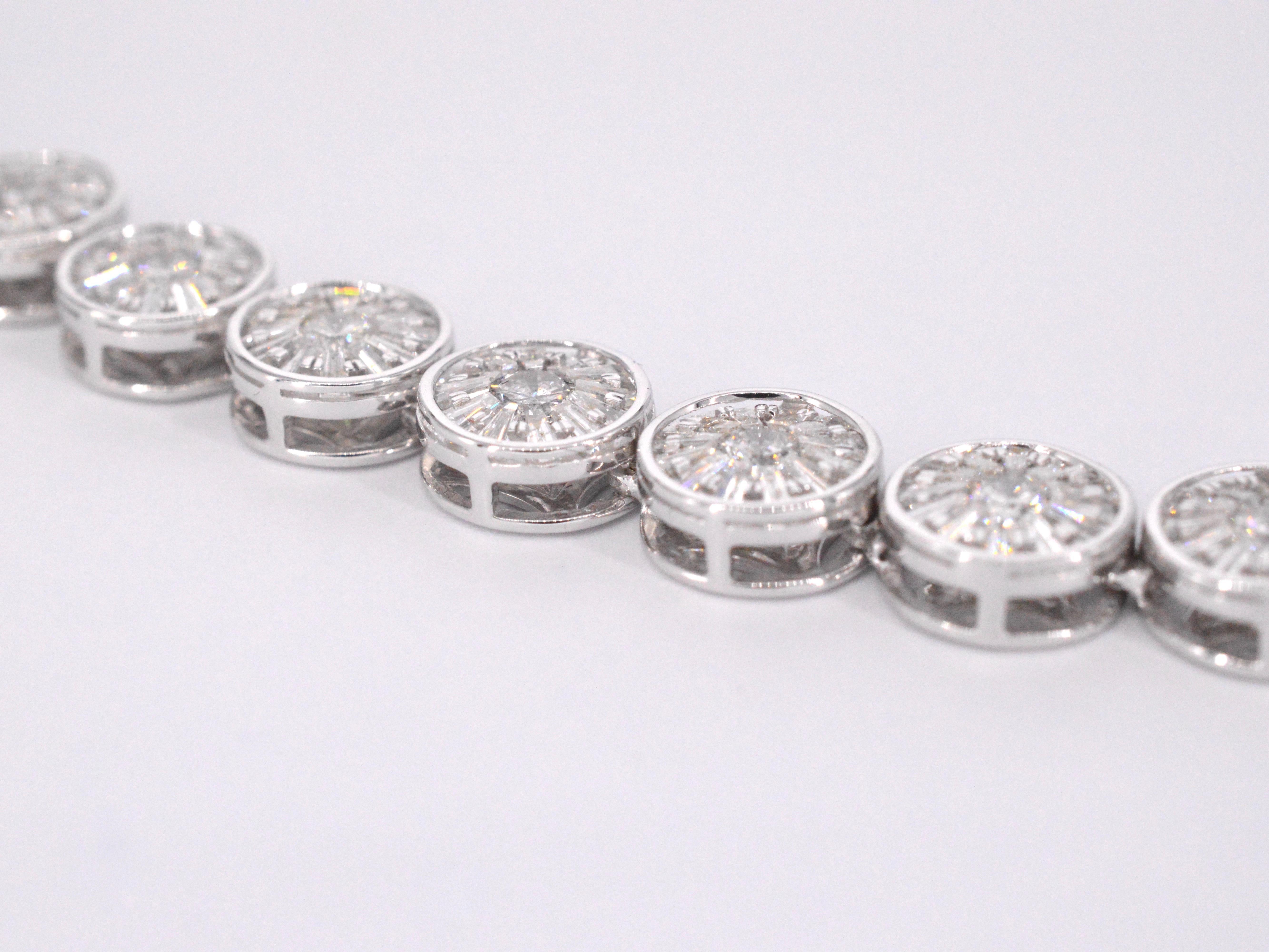 White Gold Necklace with 15.00 Carat Diamonds For Sale 2