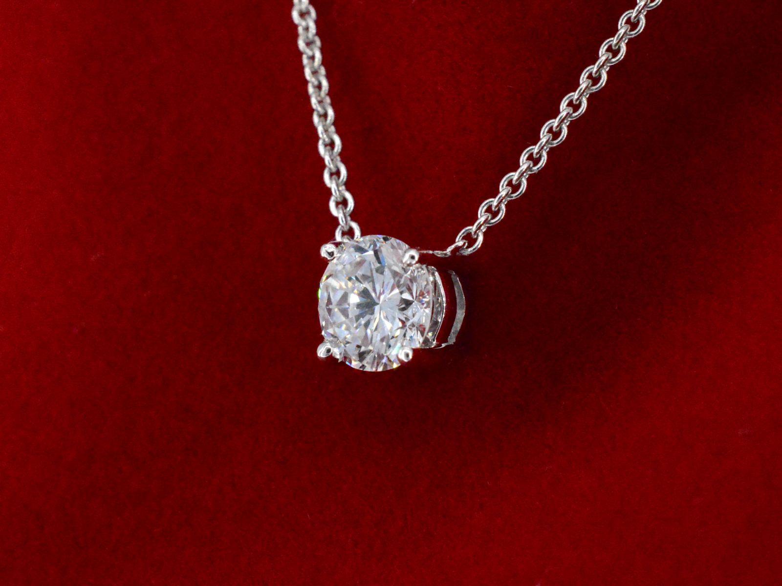 White Gold Necklace with a Diamond of 1.00 Carat For Sale