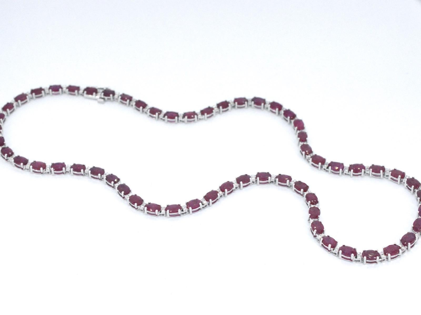 White Gold Necklace with Diamonds and Ruby In New Condition For Sale In AMSTELVEEN, NH