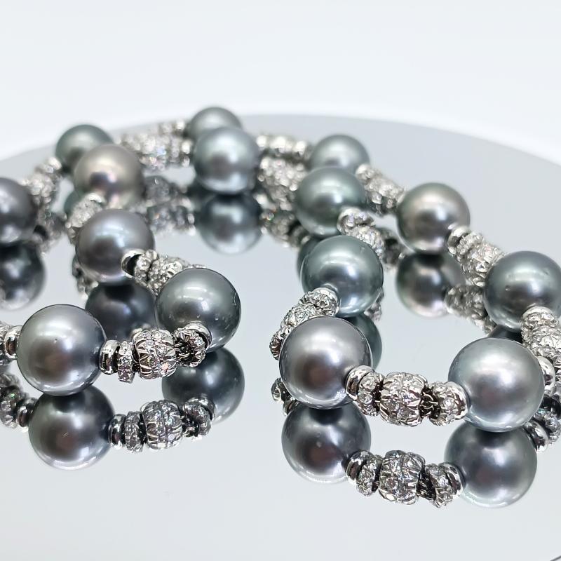 Brilliant Cut White Gold Necklace with Diamonds and Tahitian Pearls For Sale