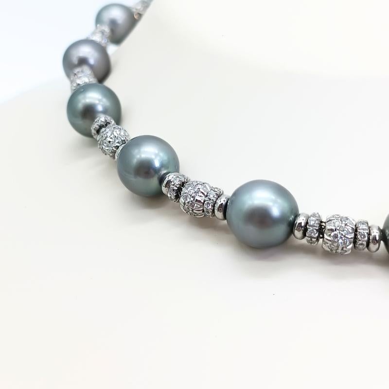 White Gold Necklace with Diamonds and Tahitian Pearls For Sale 1