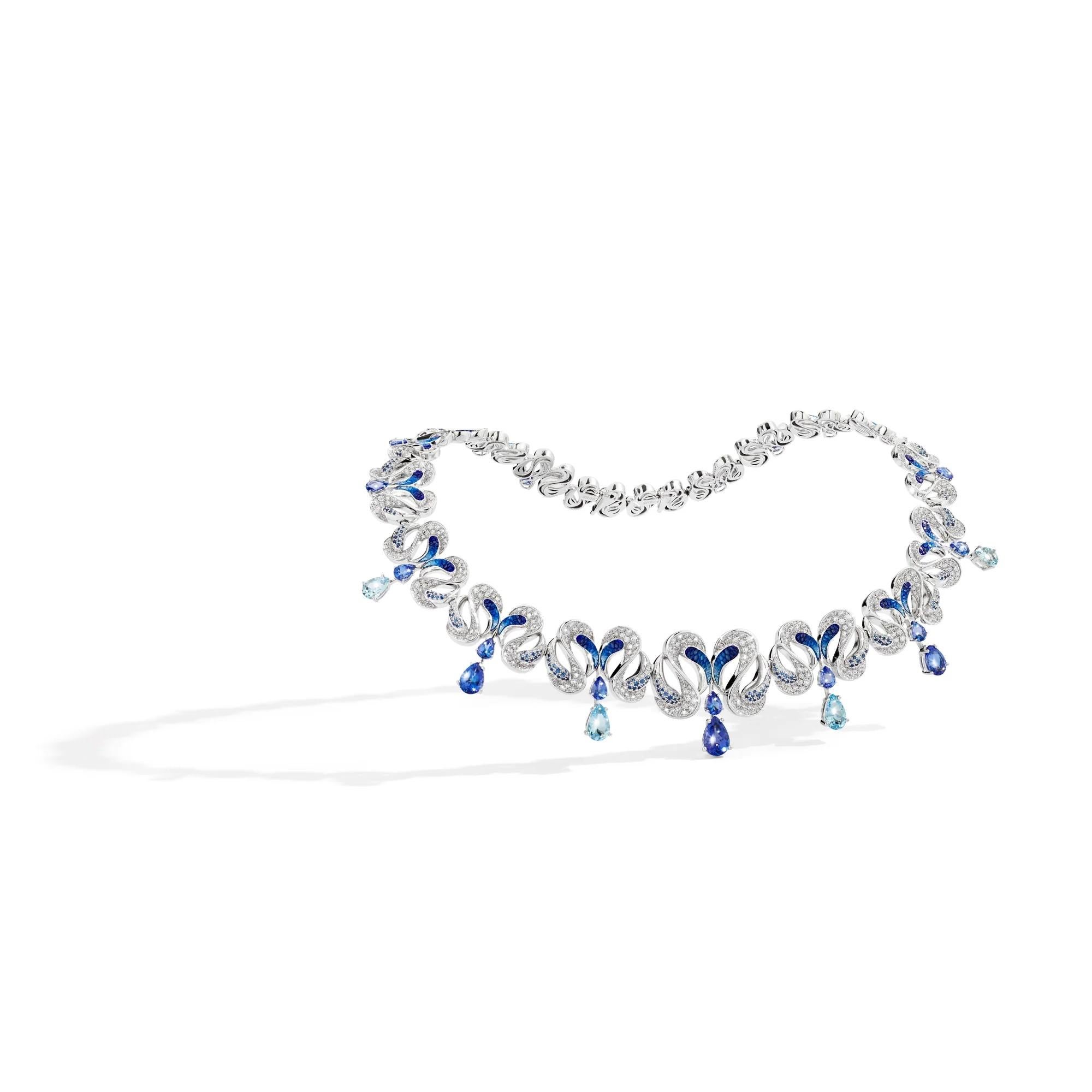 Taille mixte Collier en or blanc avec diamants blancs, tanzanite, aigue-marine et saphir bleu en vente