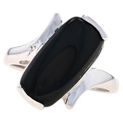 White Gold Onyx Solitaire Bypass Ring - 10k