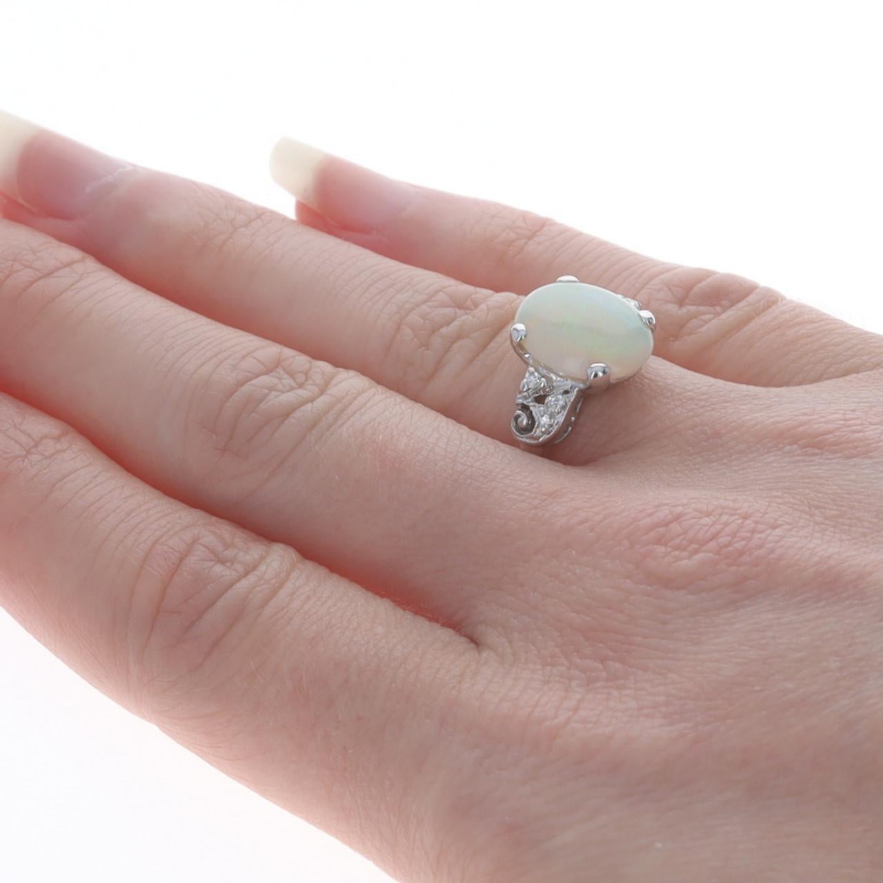 Women's White Gold Diamond Graduated Band 14k Baguette Rnd 1.28ctw Wedding Ring For Sale