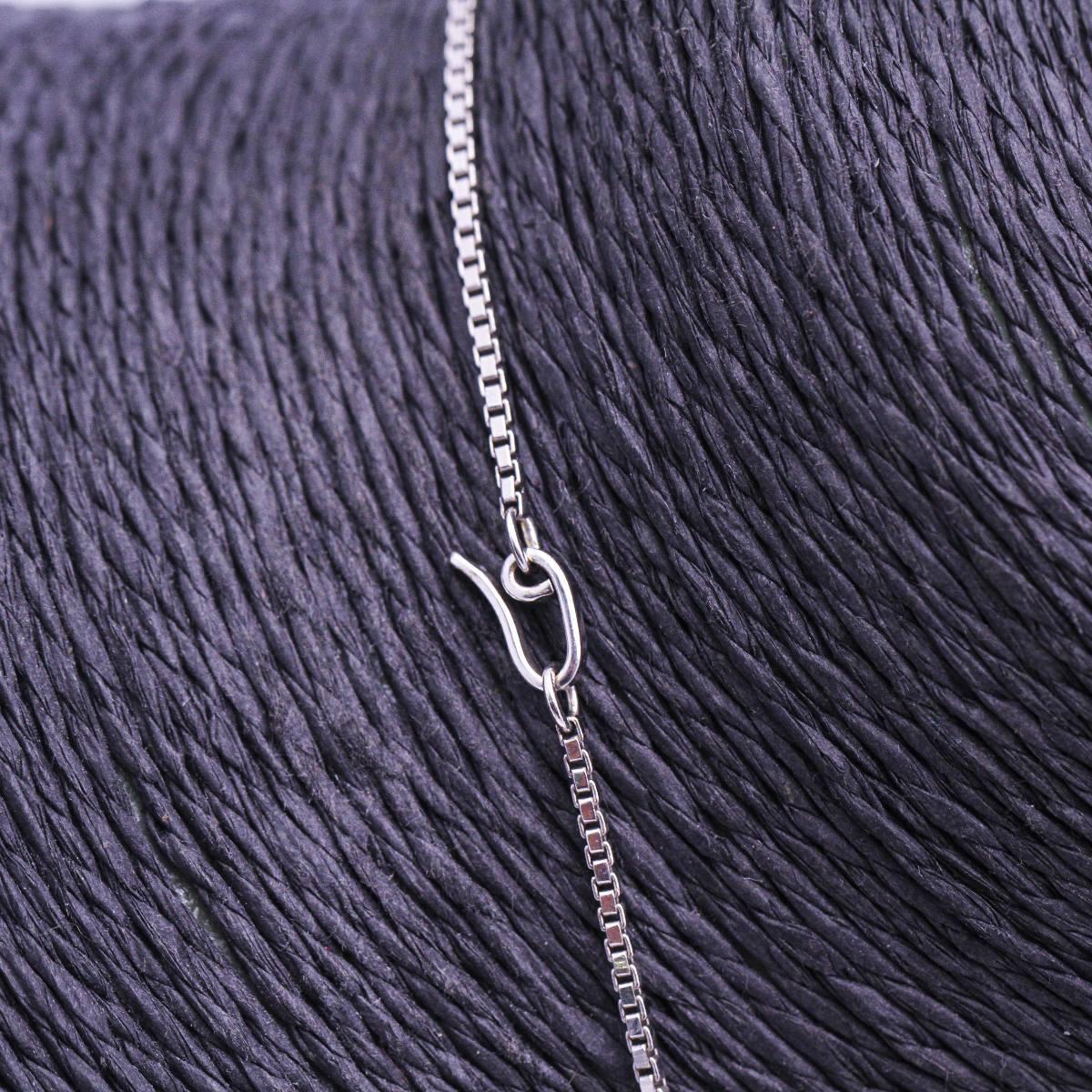 Collana in oro bianco, opale, diamanti e smeraldo. In condizioni ottime in vendita a Barcelona, CT