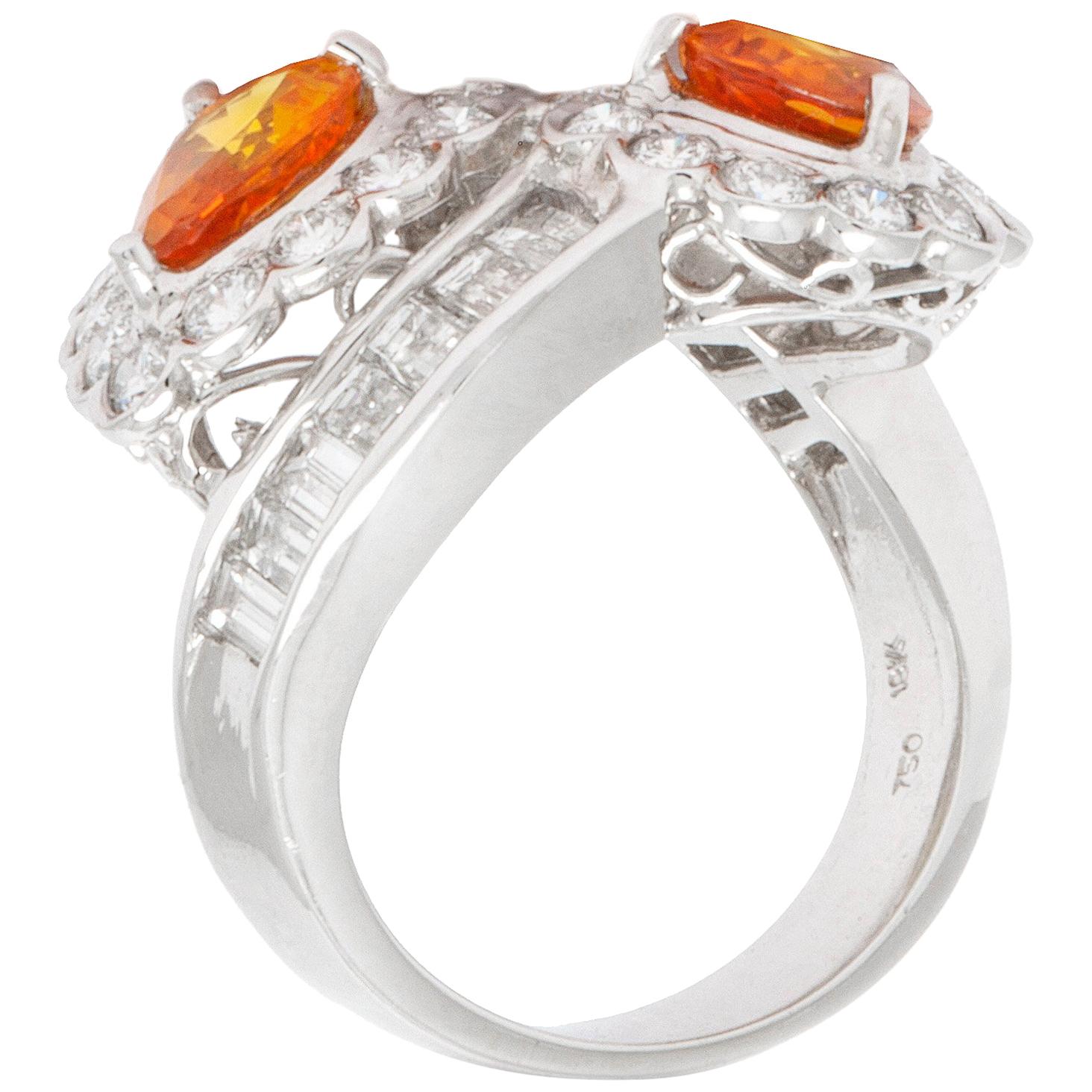 Bague en or blanc avec saphir orange et diamants en vente