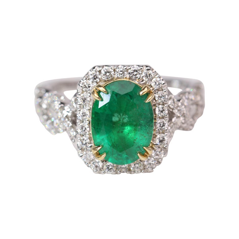White Gold Oval Cut Emerald Ring For Sale at 1stDibs