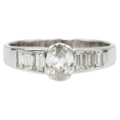 Ovaler Ring aus Weißgold mit Diamanten und Baguette-Beistellsteinen, US Größe 8