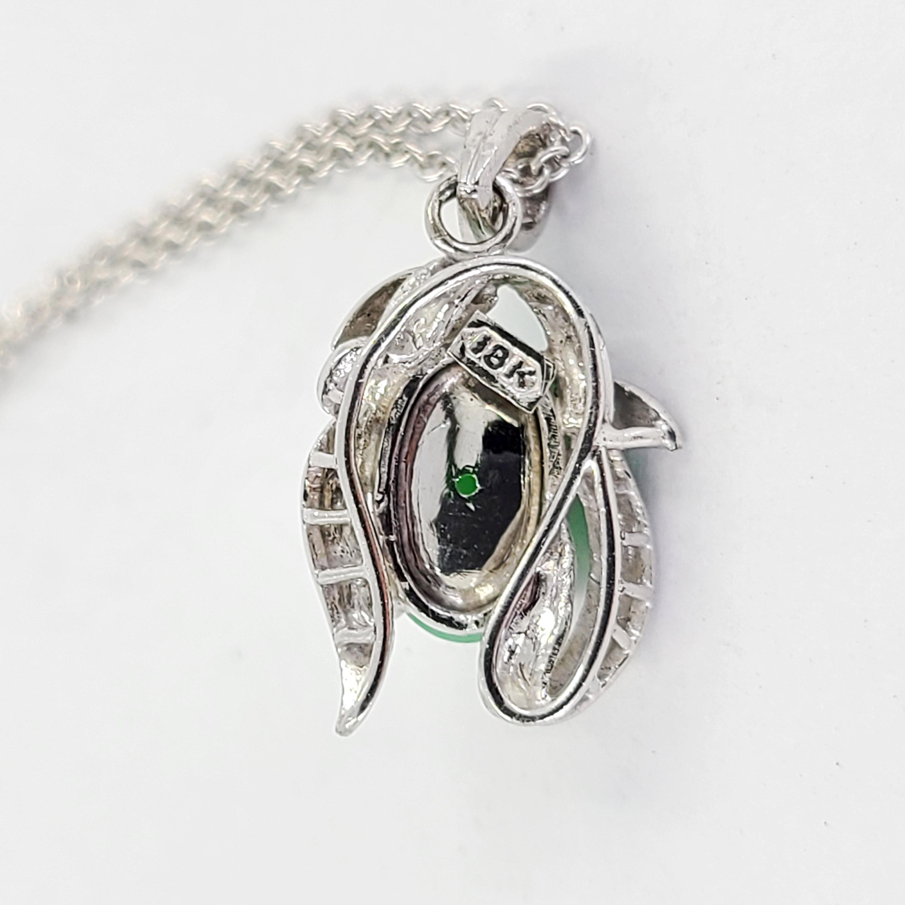 White Gold Oval Jade Cabochon Pendant Necklace In Good Condition For Sale In Coral Gables, FL