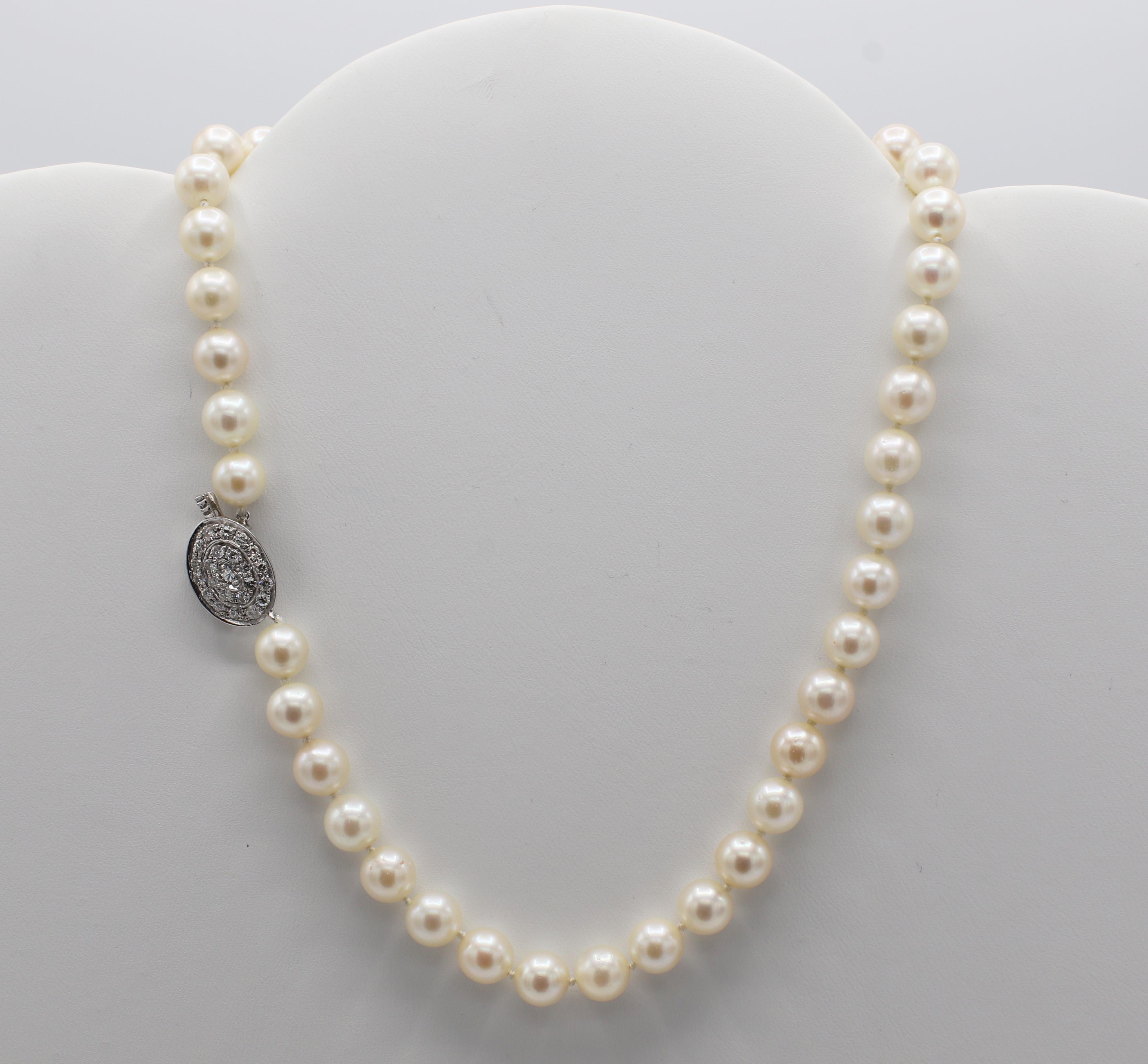 14 Karat White Gold Pave Natural Diamond .75 Carat Single Strand Cultured Pearl Choker Necklace
Metal: 14k white gold
Weight: 26.6 grams
Diamonds: Approx. .75 CTW G VS natural diamonds
Pearls: Cultured, 7.3MM white pearls with a creamy