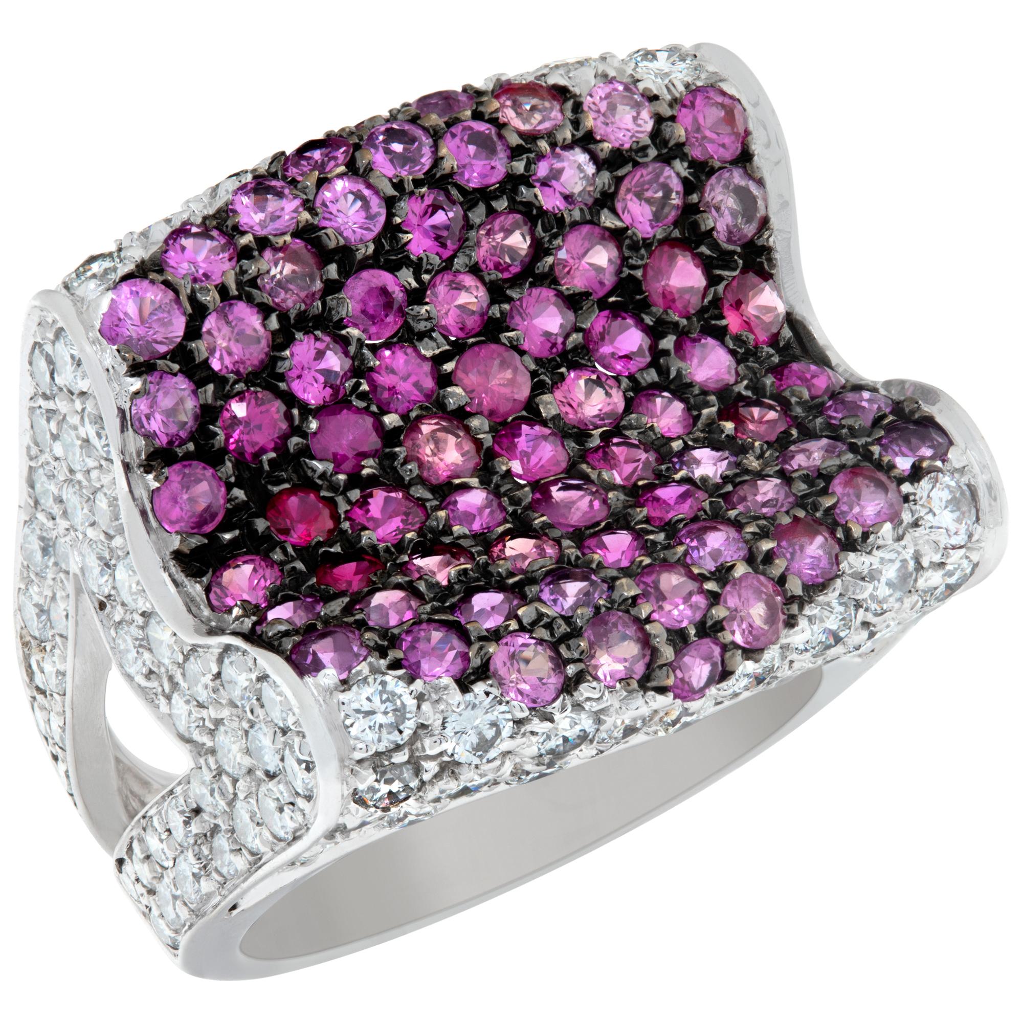 White gold pave diamond and pink sapphire ring In Excellent Condition For Sale In Surfside, FL