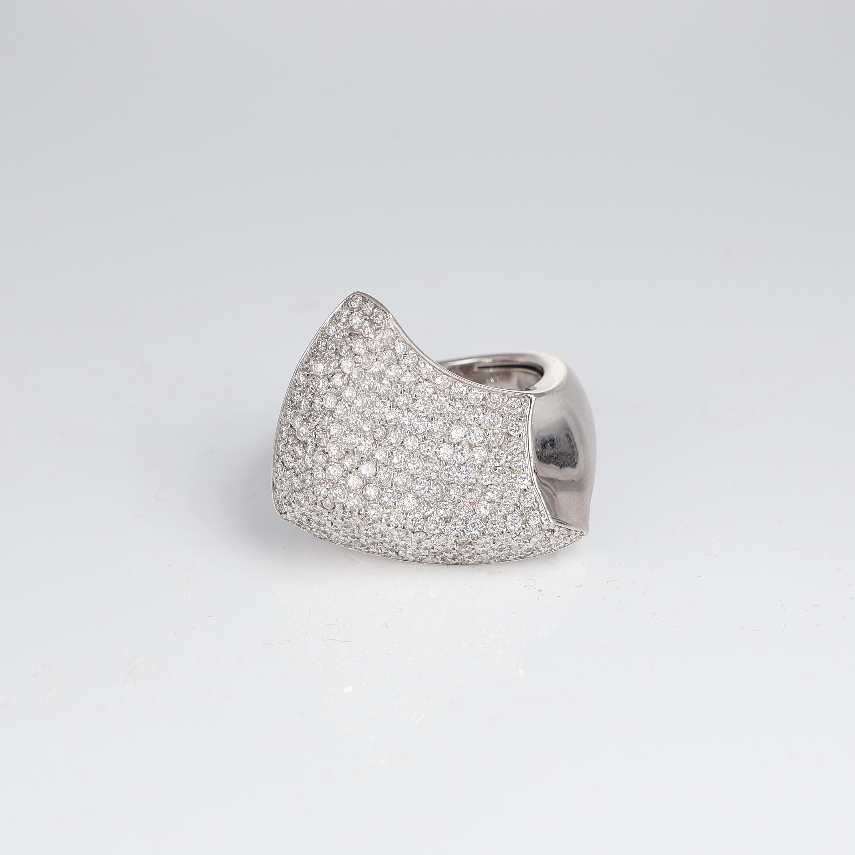 IMPORTANT NOTE:
✔ No additional costs will be added to this order.
✔ Shipping and customs duties are fully covered by us.
--------------------
Exquisitely crafted in 18K white gold, this band ring showcases a unique sail-inspired design entirely