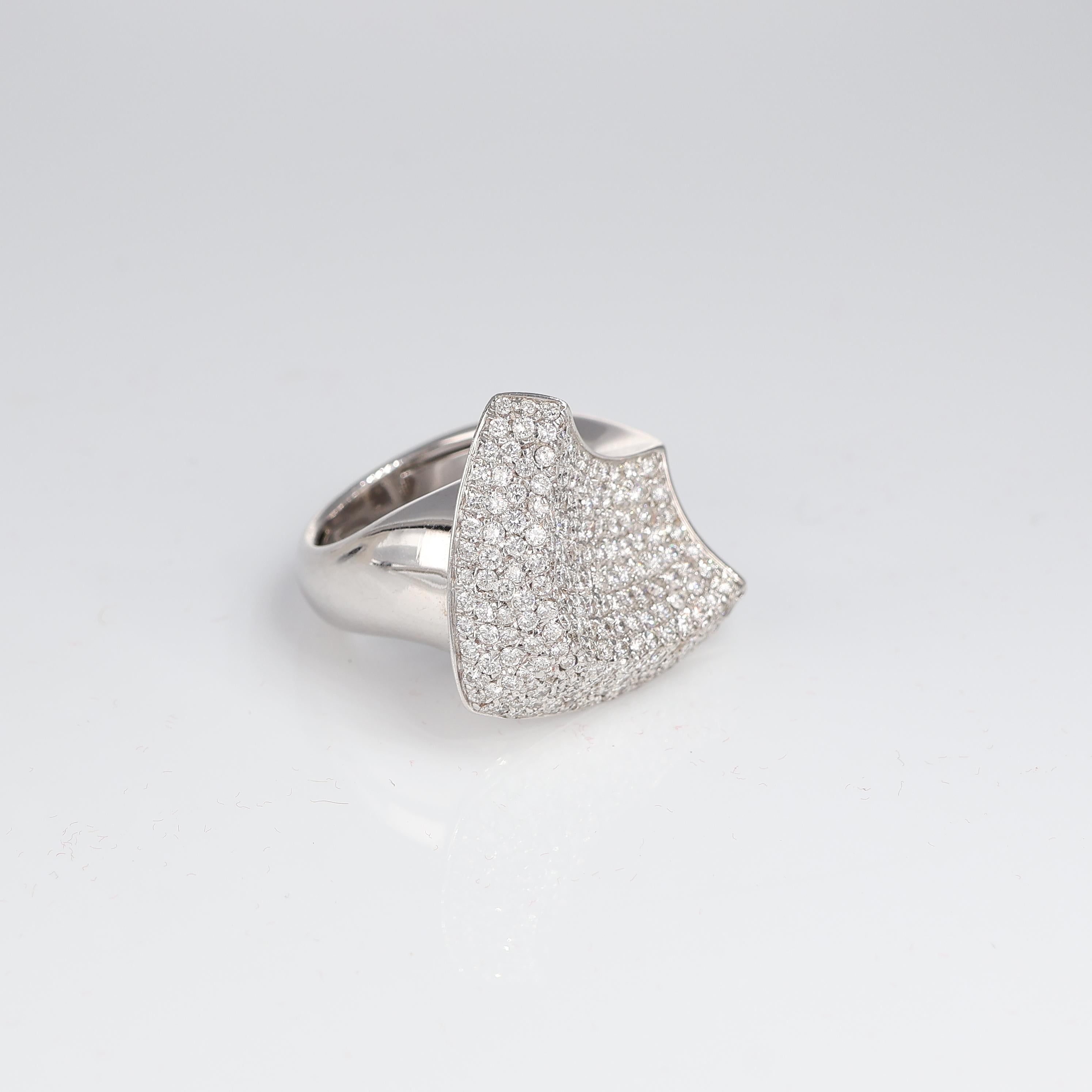 Brilliant Cut White Gold Pavé Sail Band Ring with Diamonds For Sale