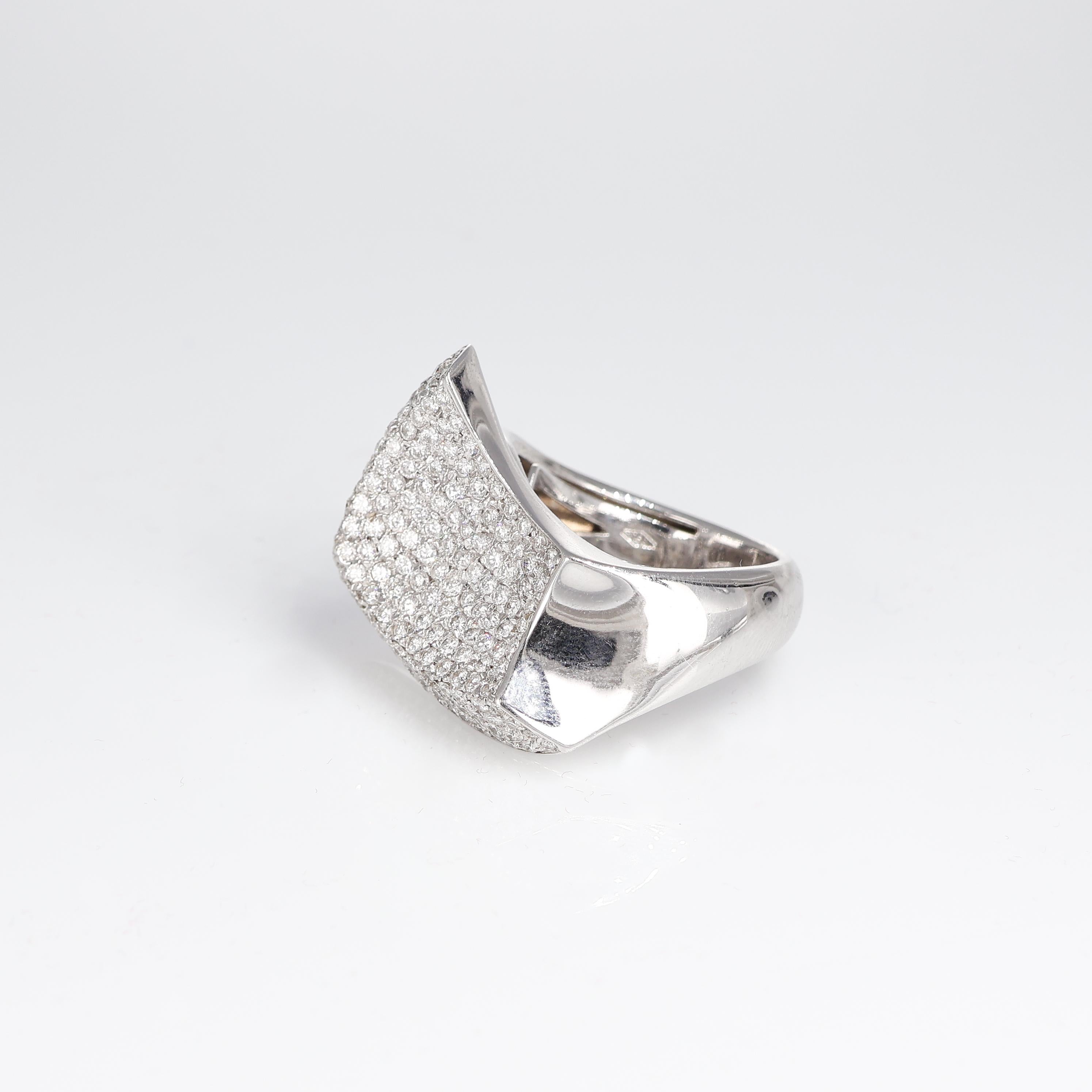 White Gold Pavé Sail Band Ring with Diamonds In New Condition For Sale In Bergamo, BG