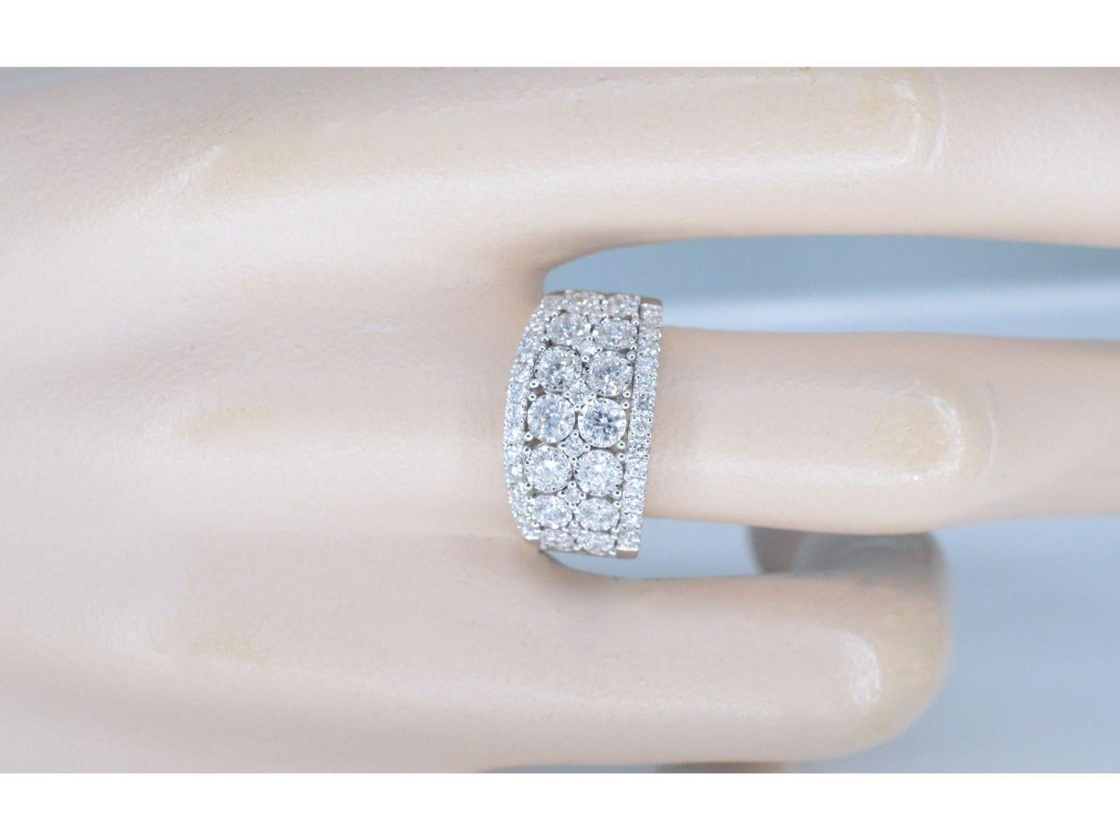 Diamonds: Naturally shiny; Weight: 1.50 carat; Cut: Brilliant; Colour: F-G; Purity: VS; Grinding quality: Very good; Jewel: Ring; Weight: 6.3 grams; Ring Size: 53 ( 17mm ); Hallmark: 18 karat ( 750 ); Condition: New; The quality has been taken from