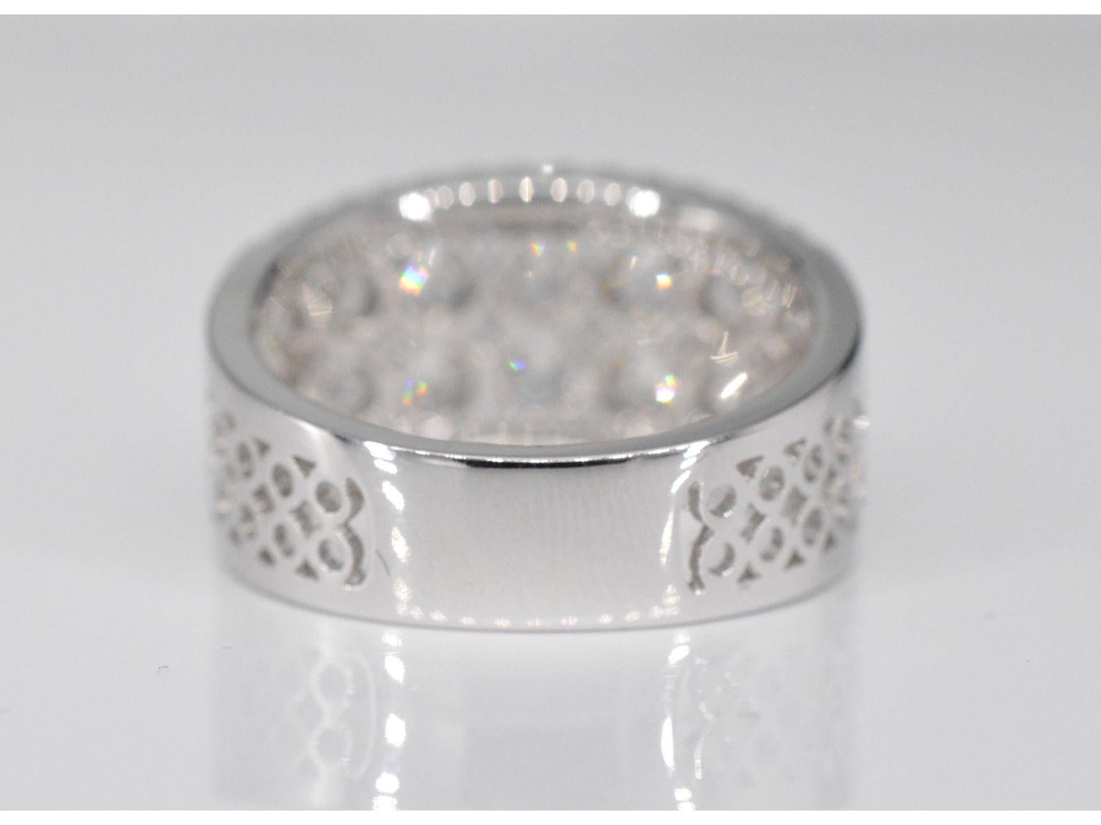 White gold pavering with diamonds In New Condition For Sale In AMSTELVEEN, NH