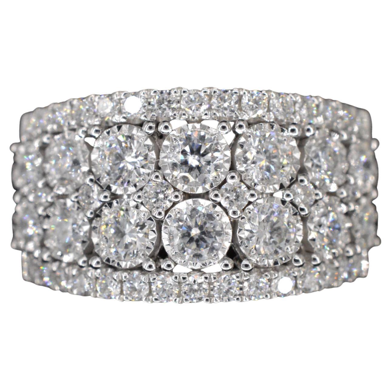 White gold pavering with diamonds For Sale