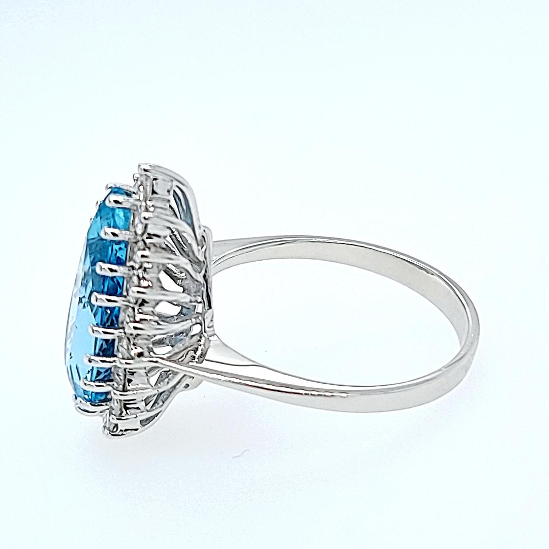 Women's White Gold Pear Cut Aquamarine and Diamond Halo Cocktail Ring For Sale