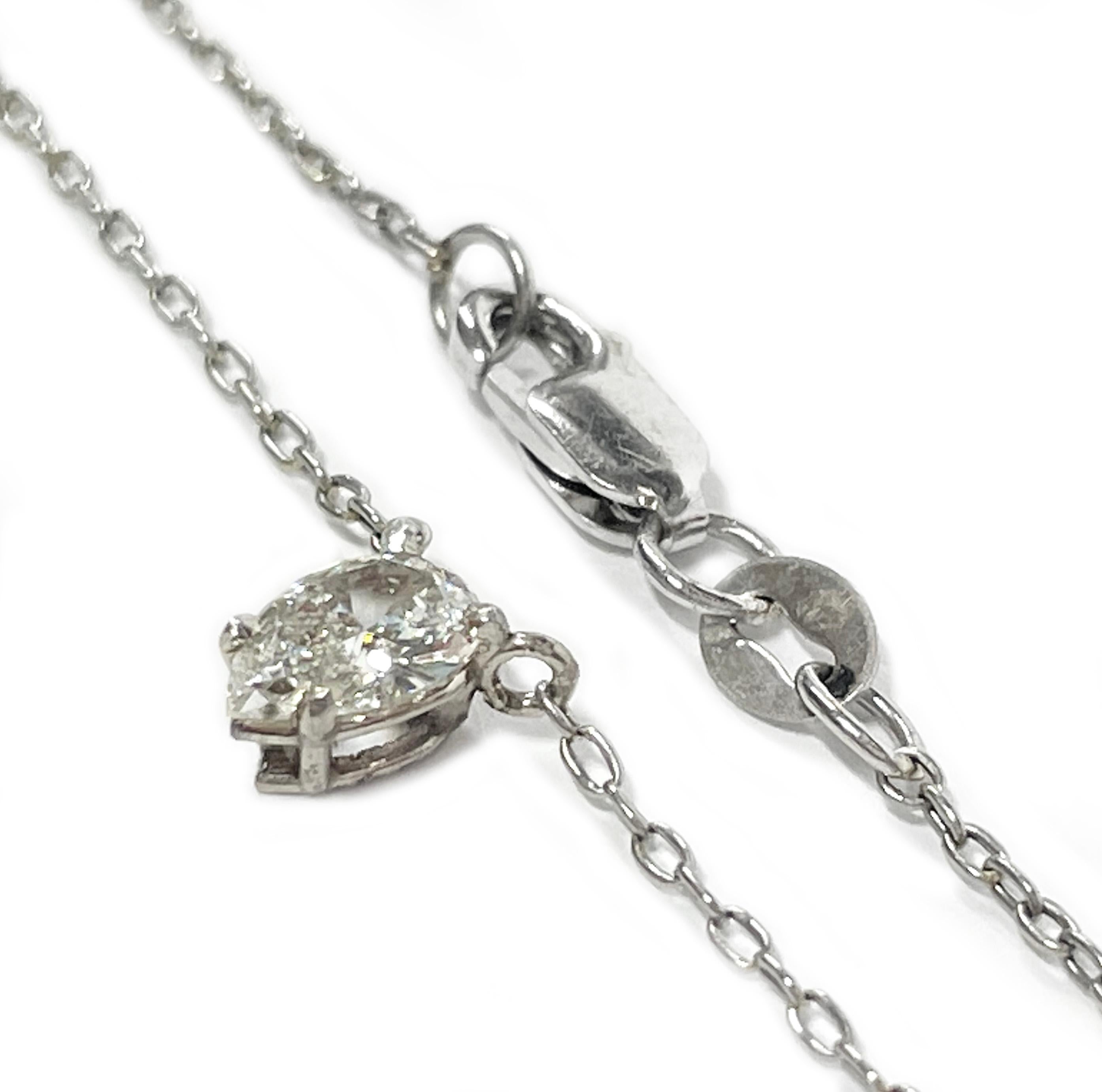 Taille poire Collier solitaire en or blanc en forme de poire, 0,34 carat en vente