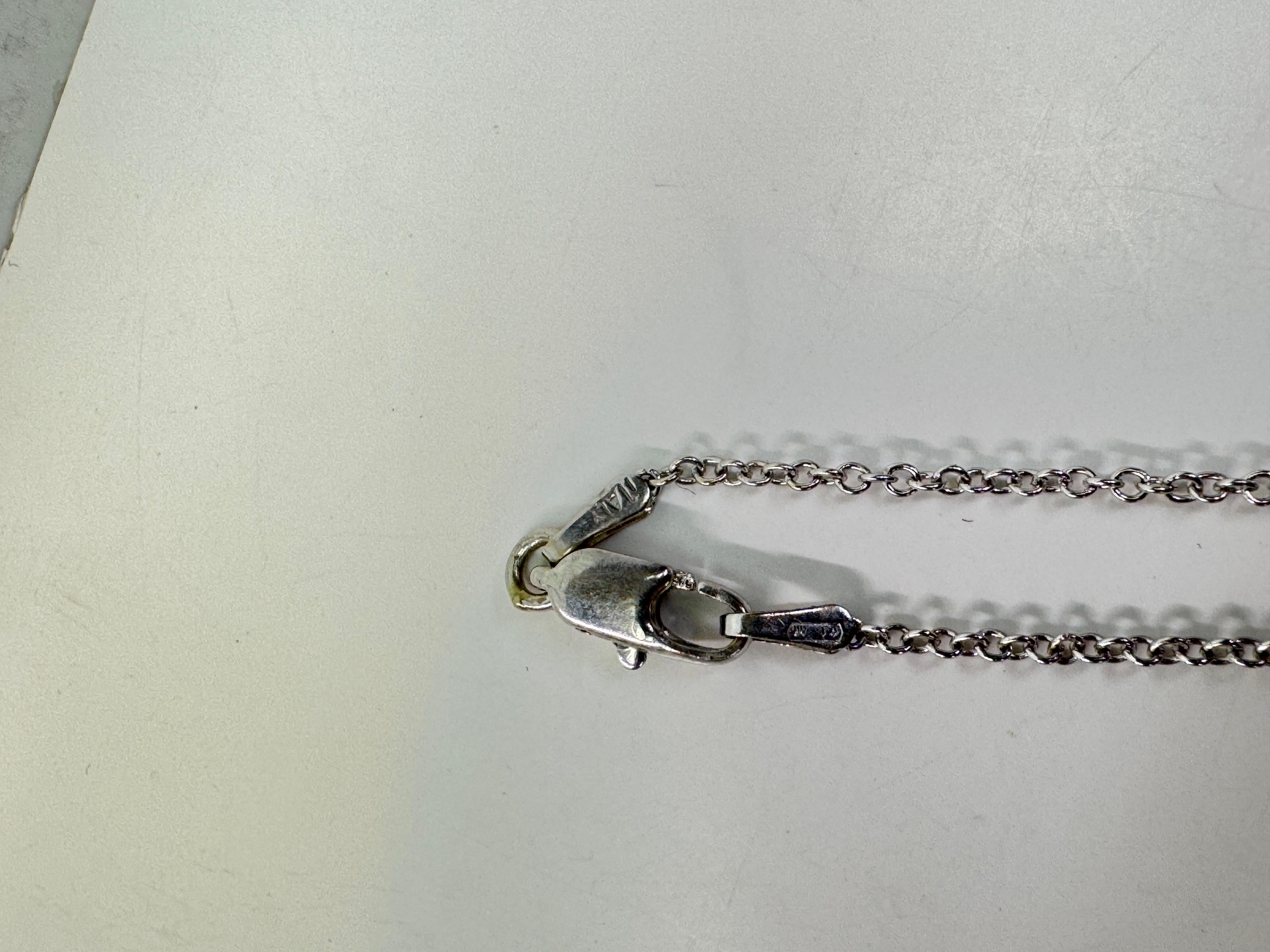 Collier solitaire en or blanc en forme de poire, 0,34 carat en vente 3