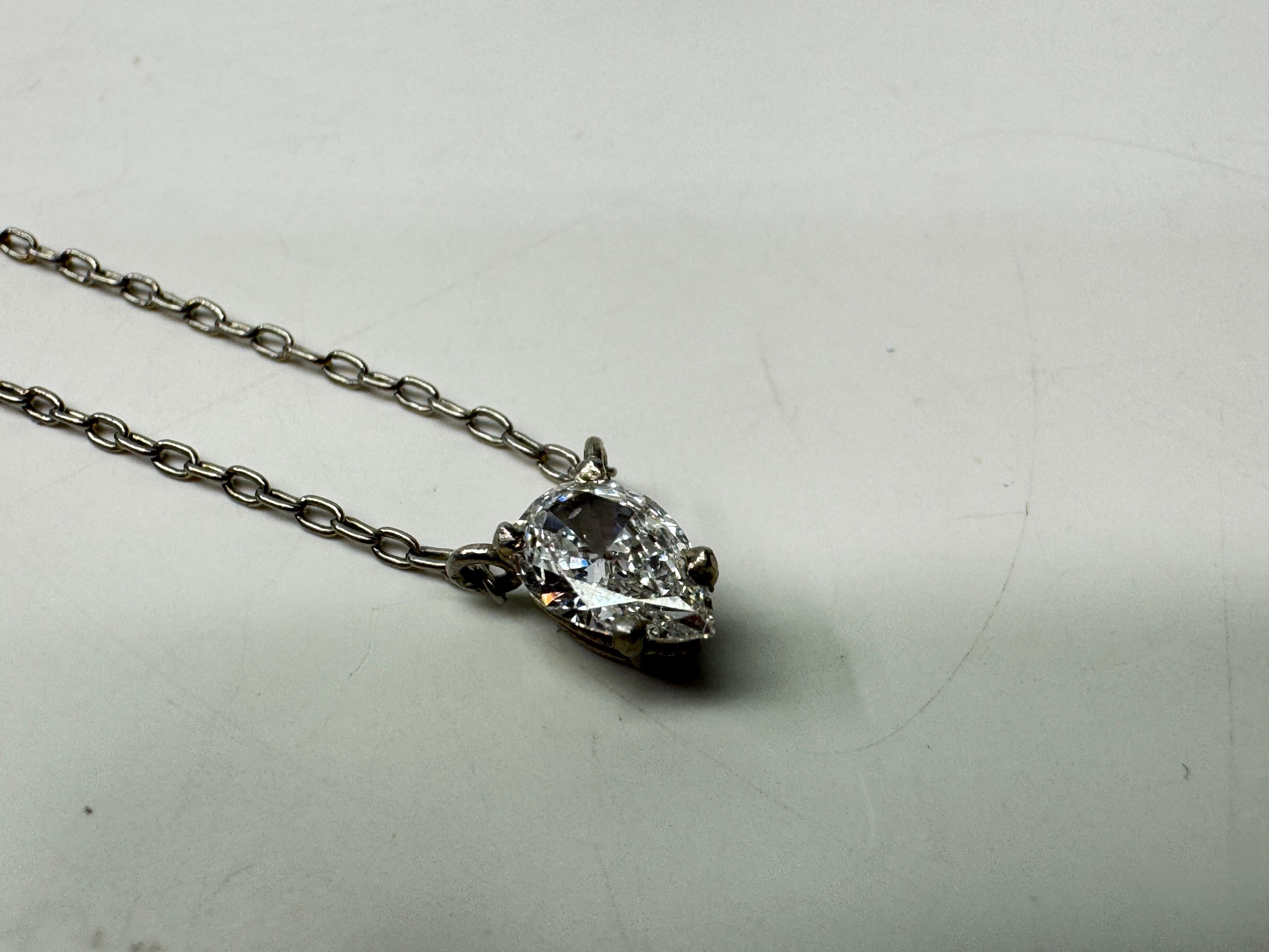 Femenino o masculino Collar Colgante Solitario de Diamantes en Forma de Pera de Oro Blanco, 0.35ct en venta