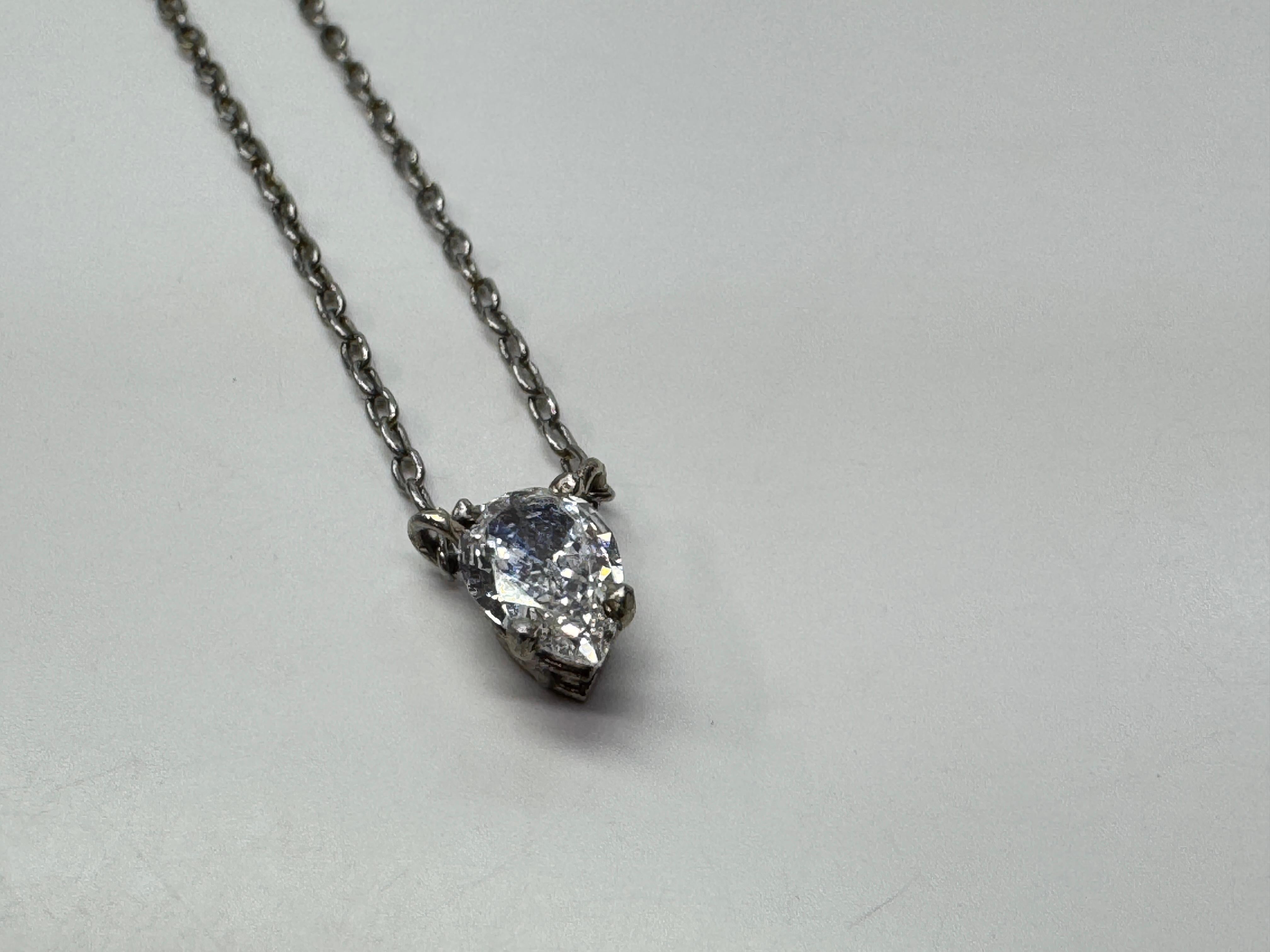 Collar Colgante Solitario de Diamantes en Forma de Pera de Oro Blanco, 0.35ct en venta 2