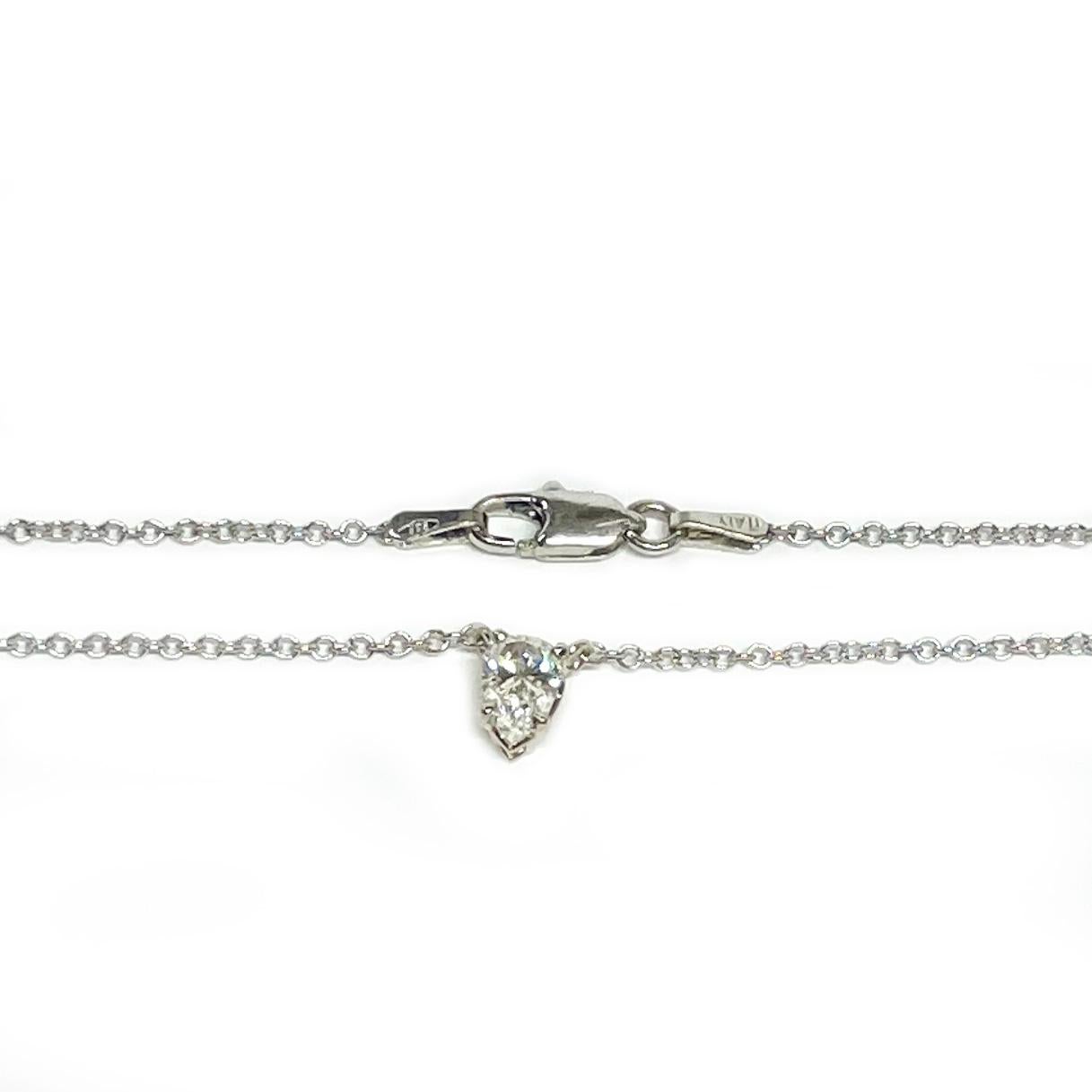 Collar Colgante Solitario de Diamantes en Forma de Pera de Oro Blanco, 0.38ct Moderno en venta