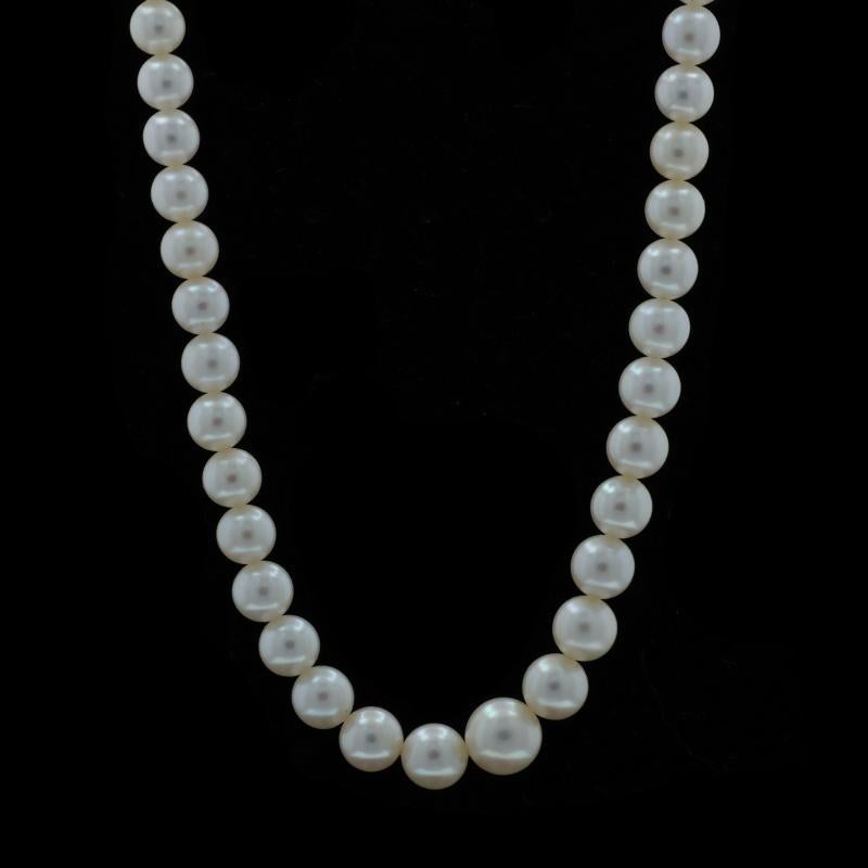 Collier en or blanc à perles graduées 18