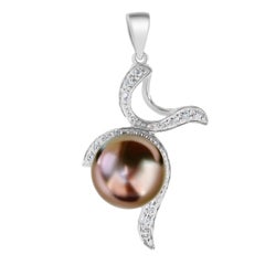 White Gold Pearl Pendant. Tahitian Black Pearl 10 Points of Diamonds. 14K Gold