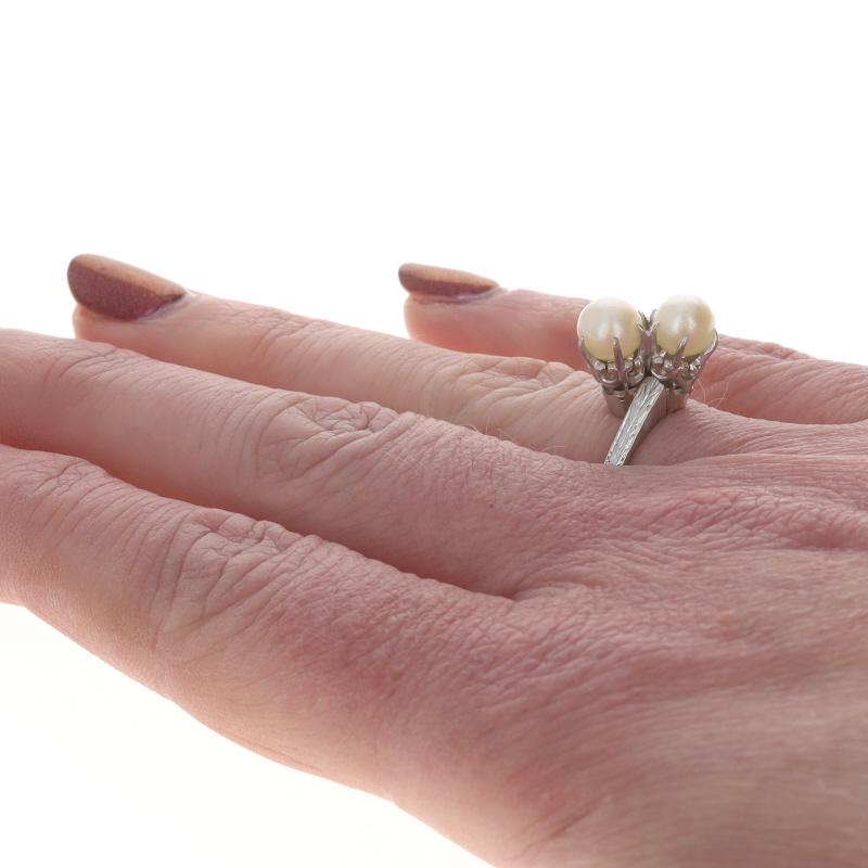 Donna Anello Bypass a due pietre in oro bianco con perle Art Deco - 14k in vendita