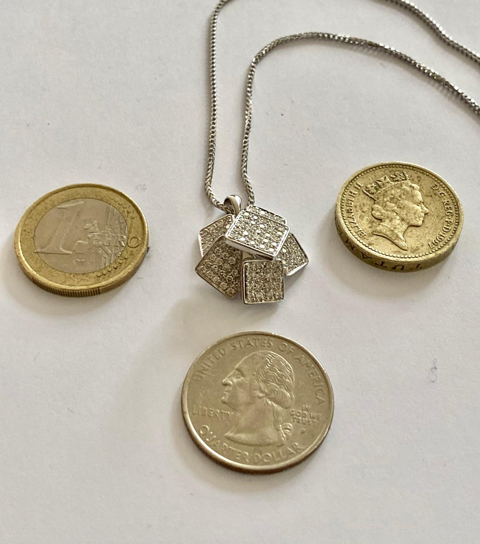White Gold Pendant Set with 107 Diamonds and a Necklace In New Condition For Sale In Heerlen, NL
