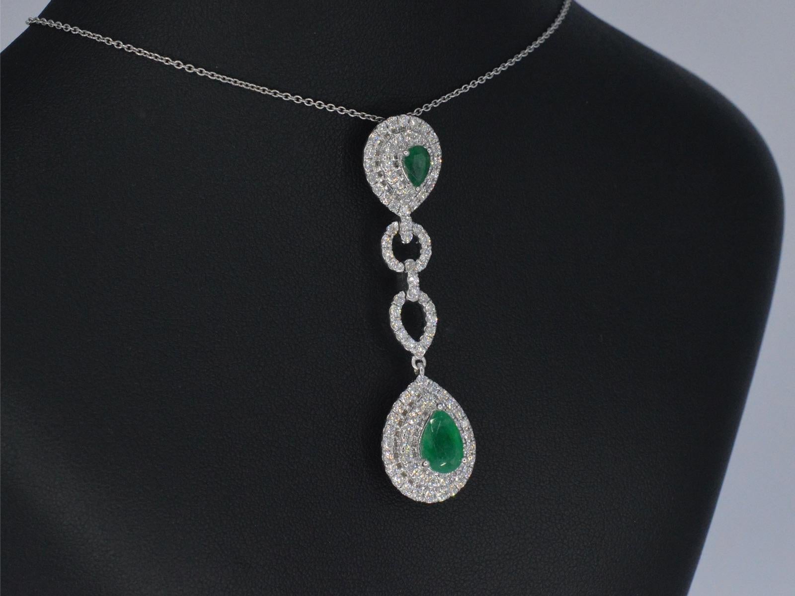 White Gold Pendant Set with Diamonds and Emeralds In New Condition For Sale In AMSTELVEEN, NH
