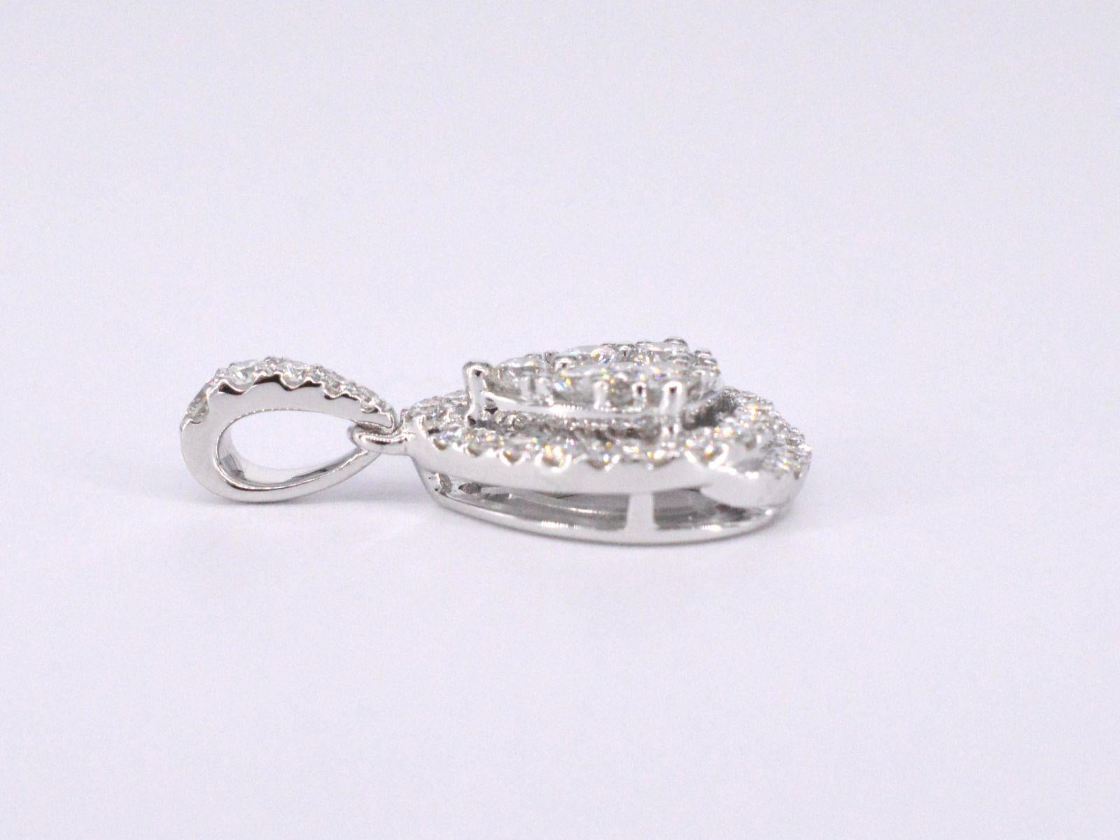 Women's White Gold Pendant with Diamond Pear Shape For Sale