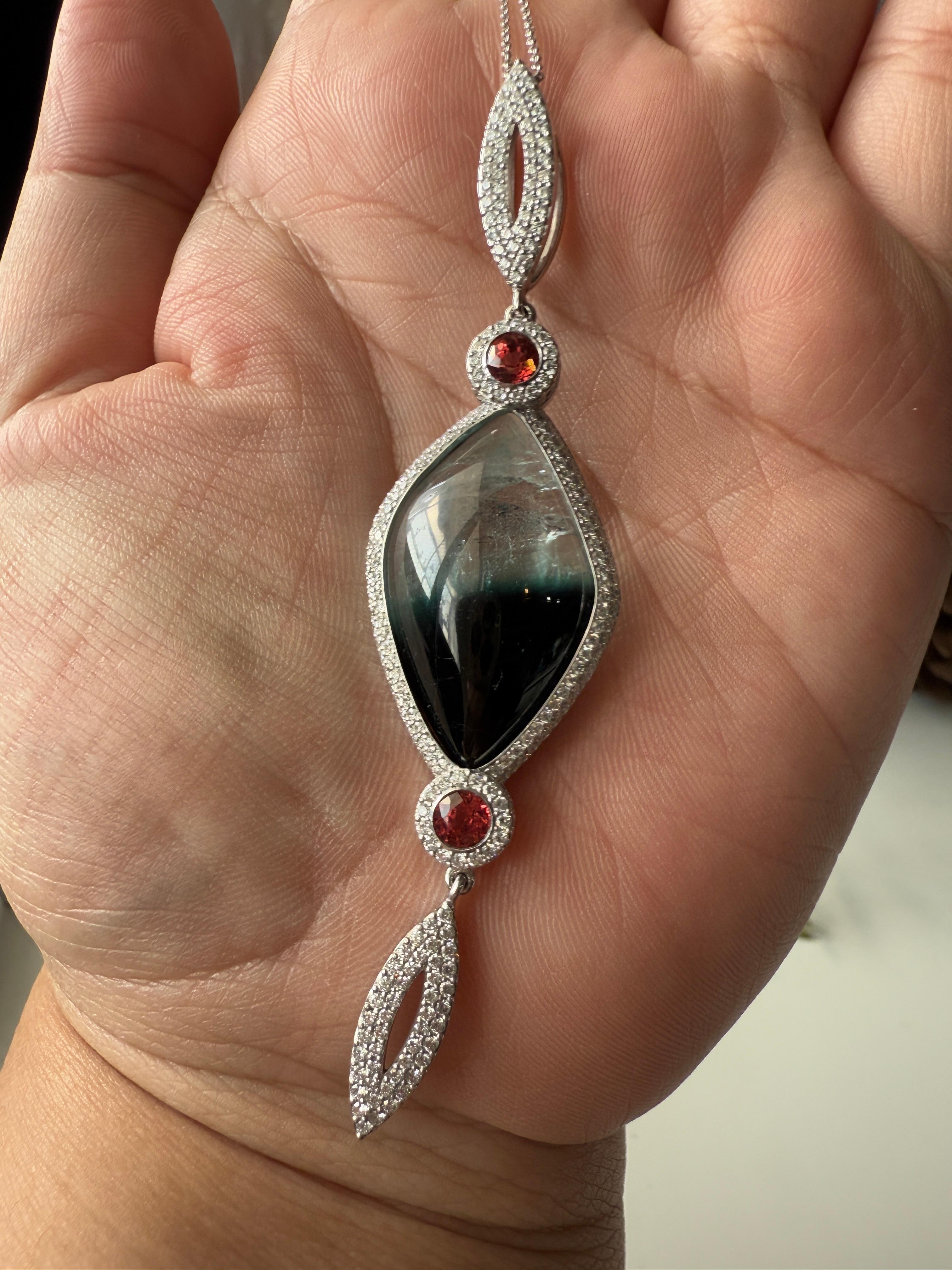 Cabochon Ciondolo in oro bianco con diamante bianco, zaffiro rosso e tormalina cabochon in vendita