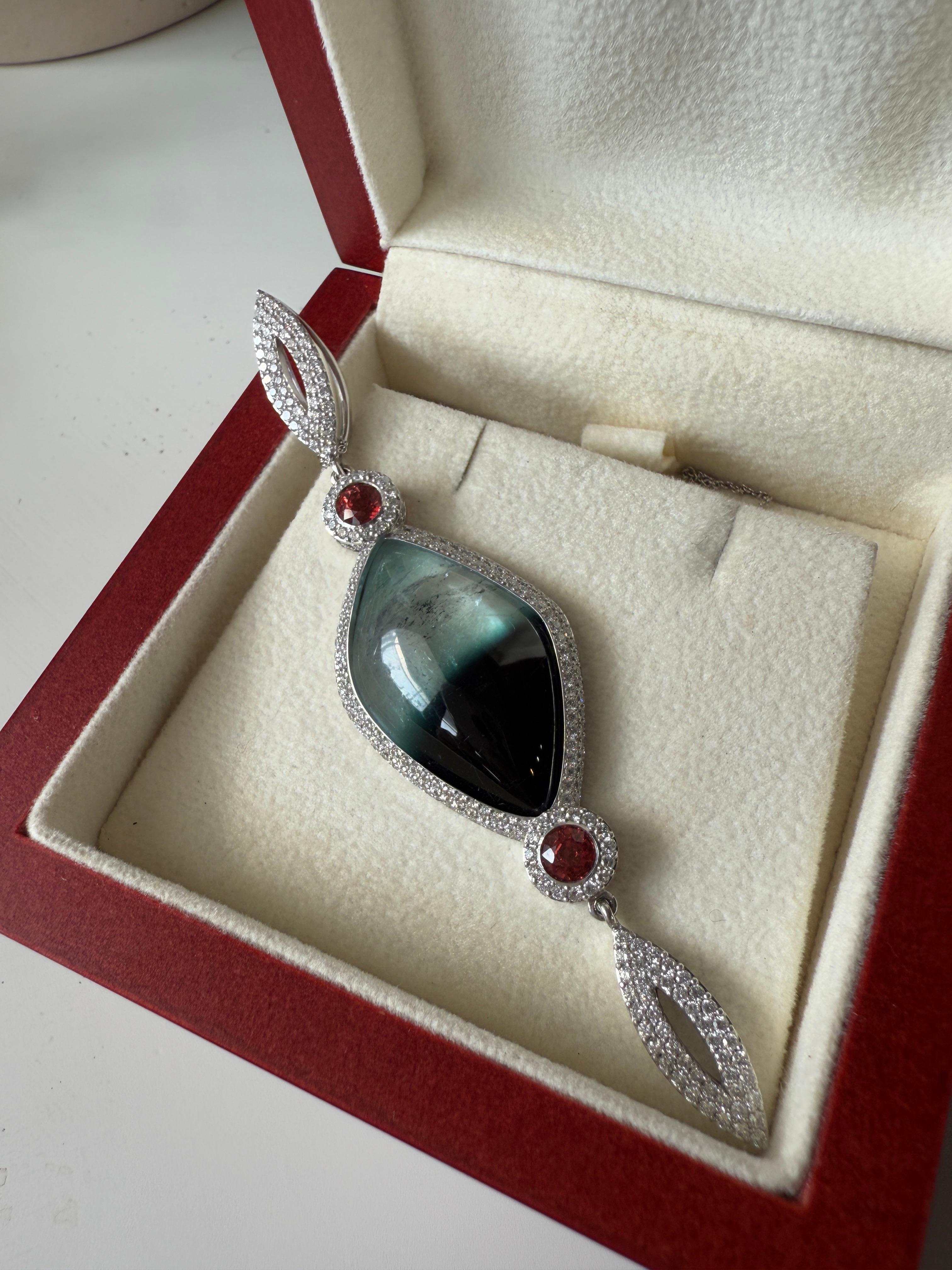 Ciondolo in oro bianco con diamante bianco, zaffiro rosso e tormalina cabochon in vendita 1