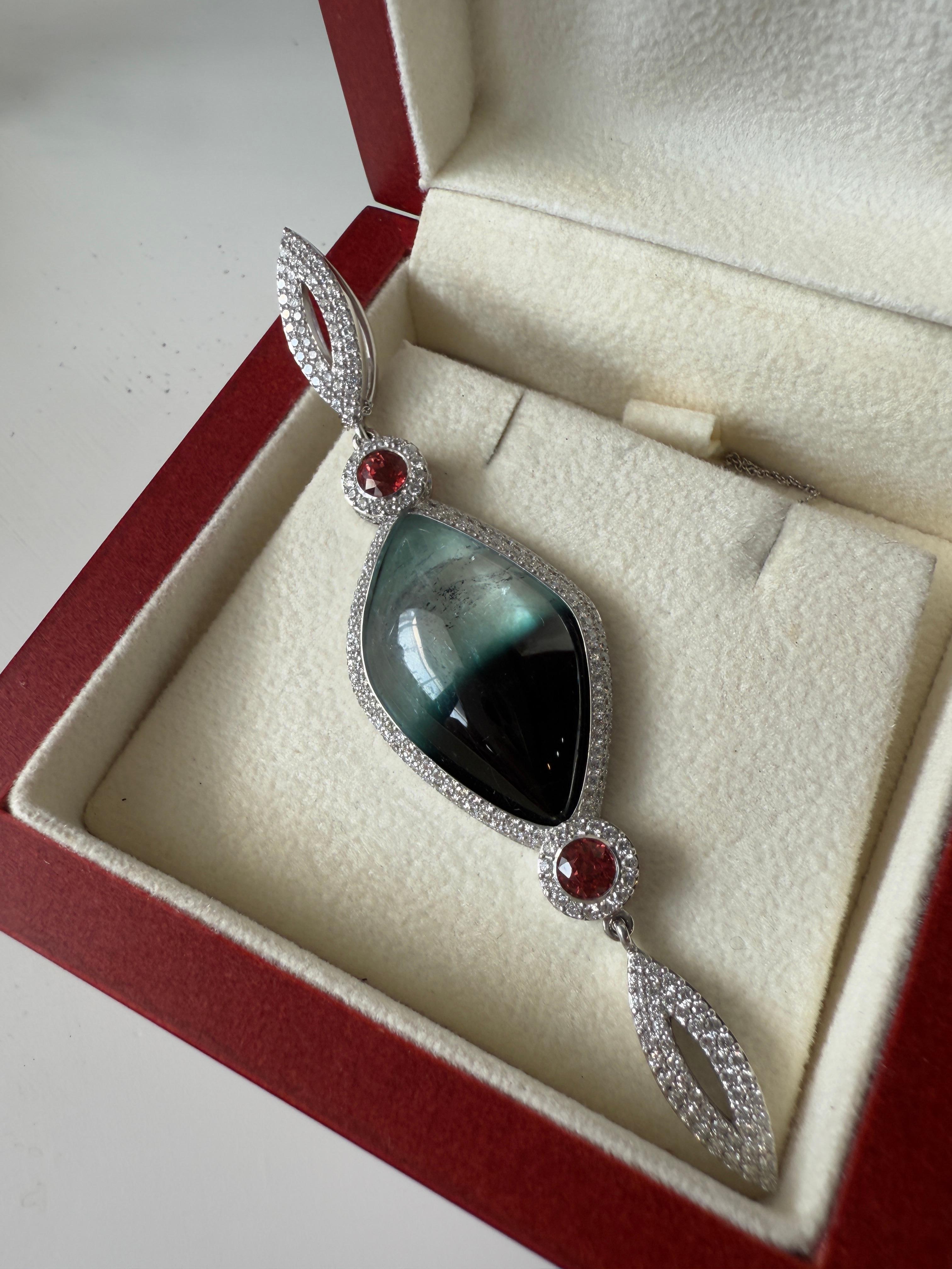 Ciondolo in oro bianco con diamante bianco, zaffiro rosso e tormalina cabochon in vendita 2