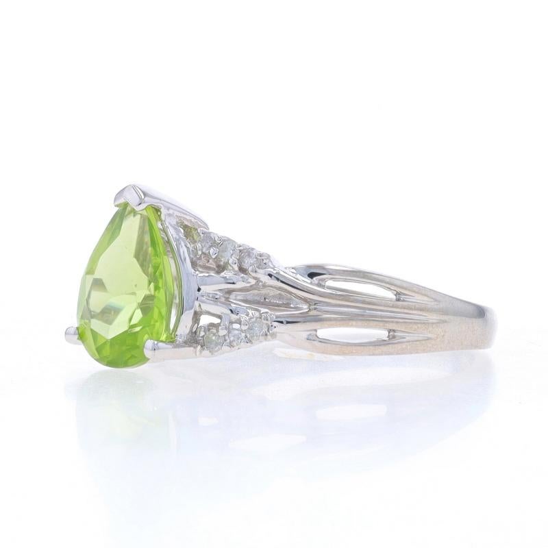 White Gold Peridot & Diamond Ring - 10k Pear 1.55ctw In Excellent Condition For Sale In Greensboro, NC