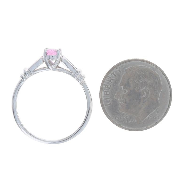 Anello con diamante e zaffiro rosa in oro bianco - 10k Oval .65ctw in vendita 1