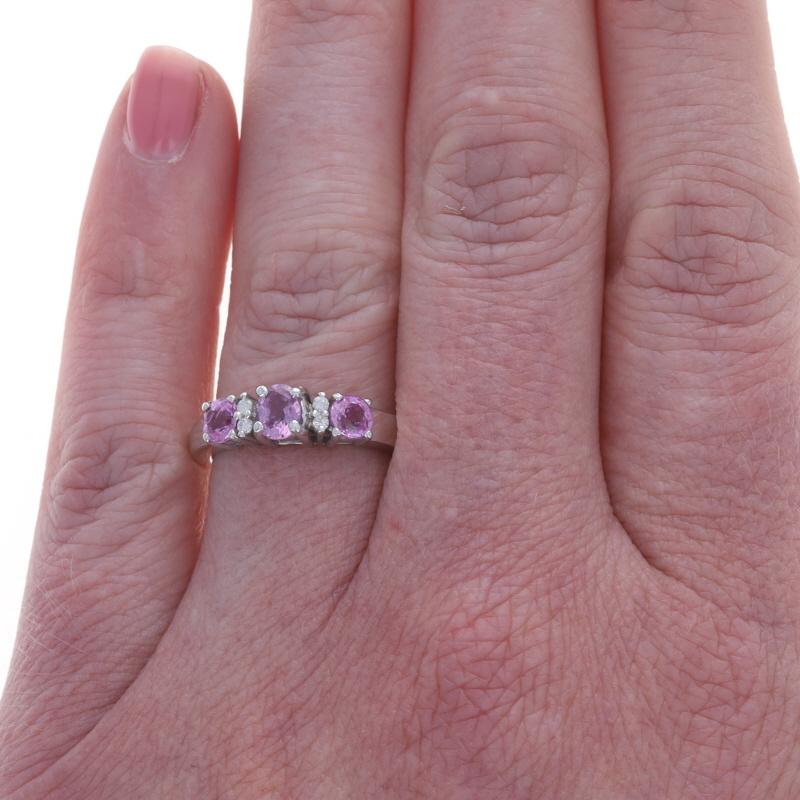 White Gold Pink Sapphire Diamond Ring - 14k Oval & Round 1.19ctw Three-Stone Corte oval en venta