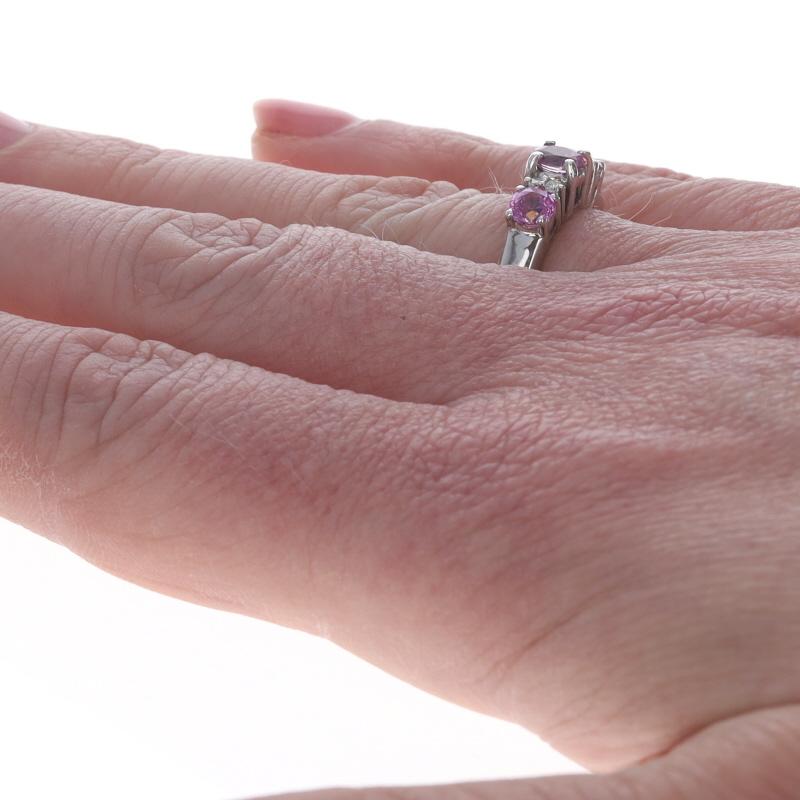 De las mujeres White Gold Pink Sapphire Diamond Ring - 14k Oval & Round 1.19ctw Three-Stone en venta