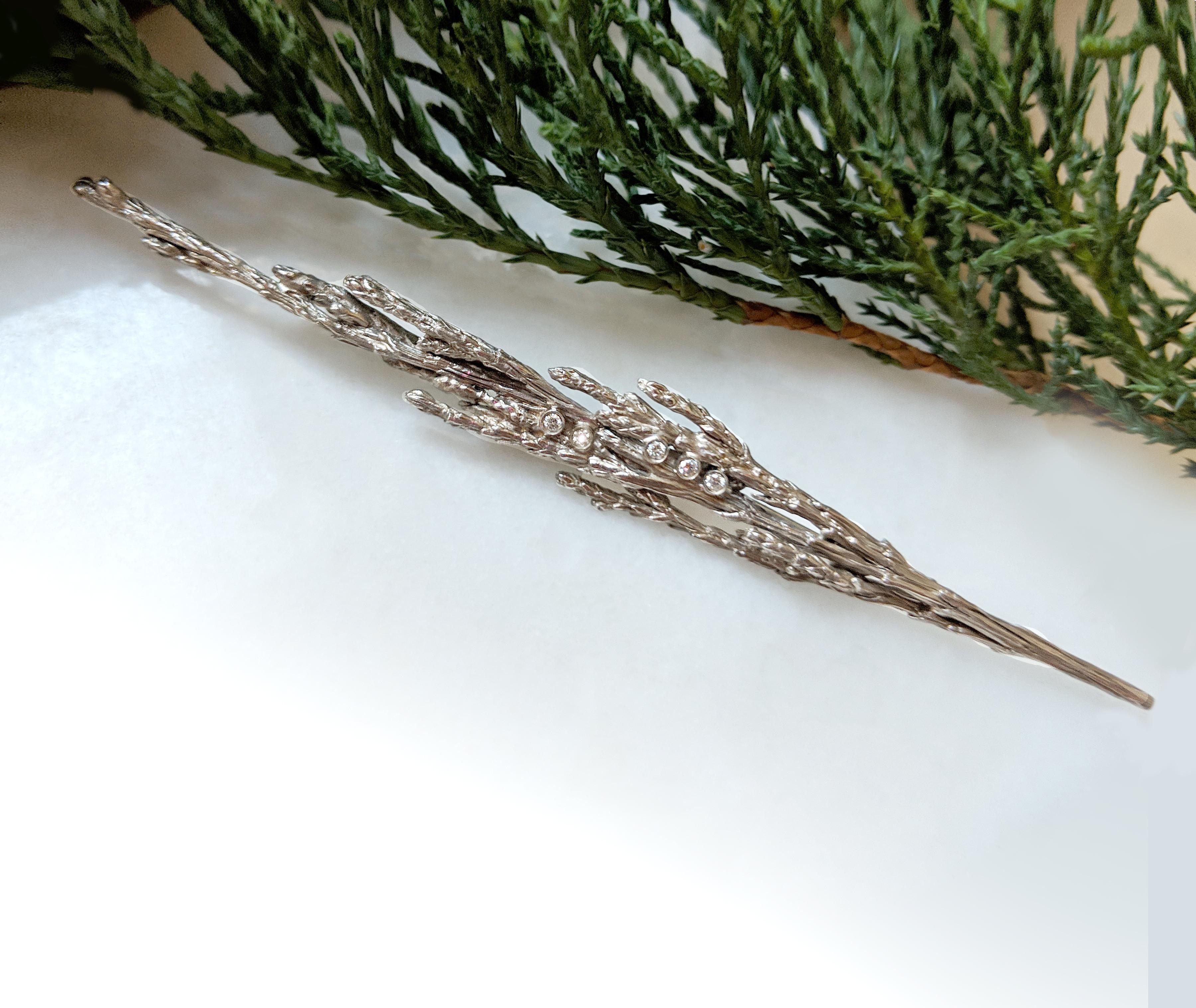 Sterling Silver Men Contemporary Juniper Brooch with Diamonds For Sale 1
