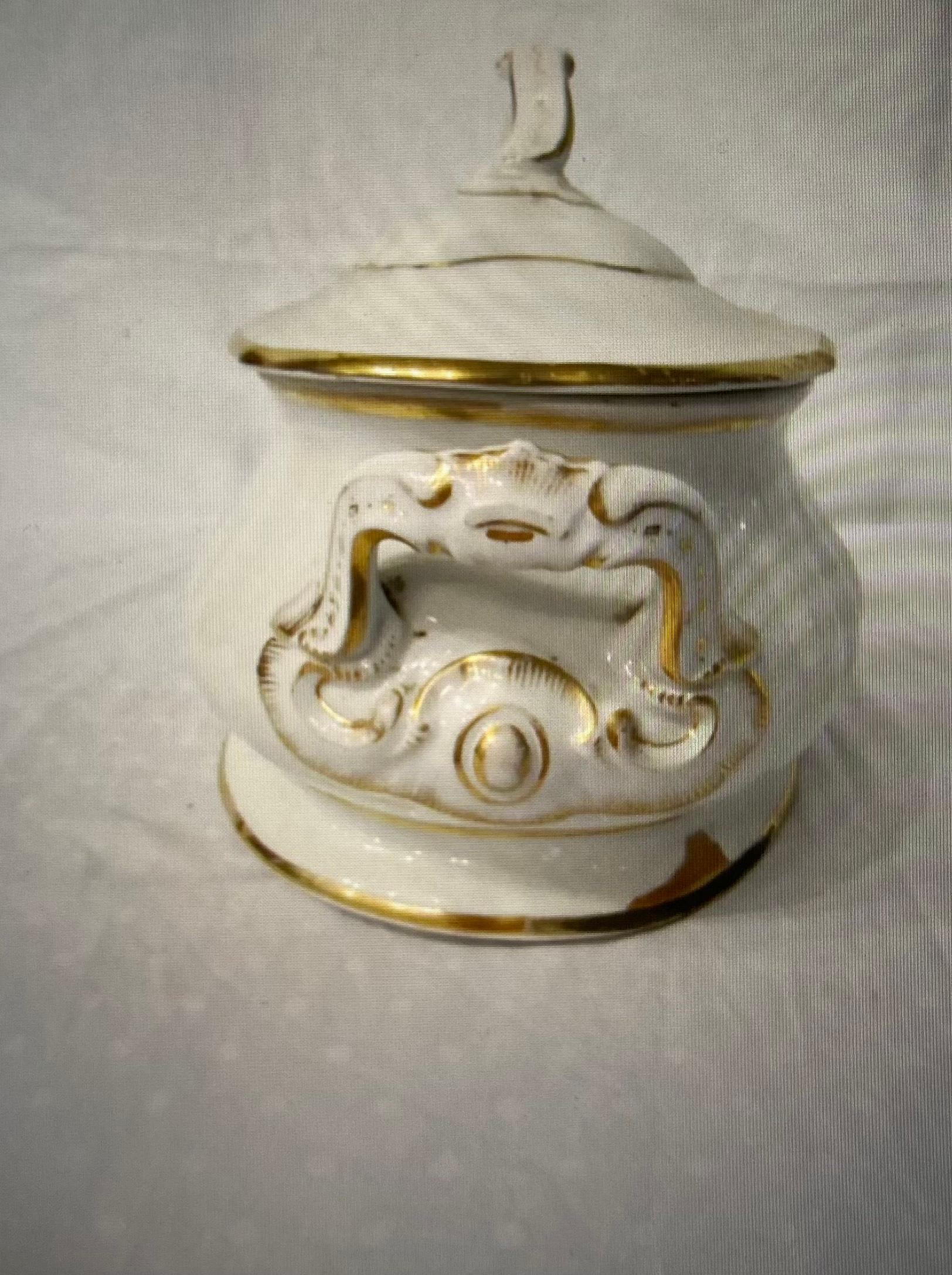 XIXe siècle Soupière en porcelaine blanche et or en vente