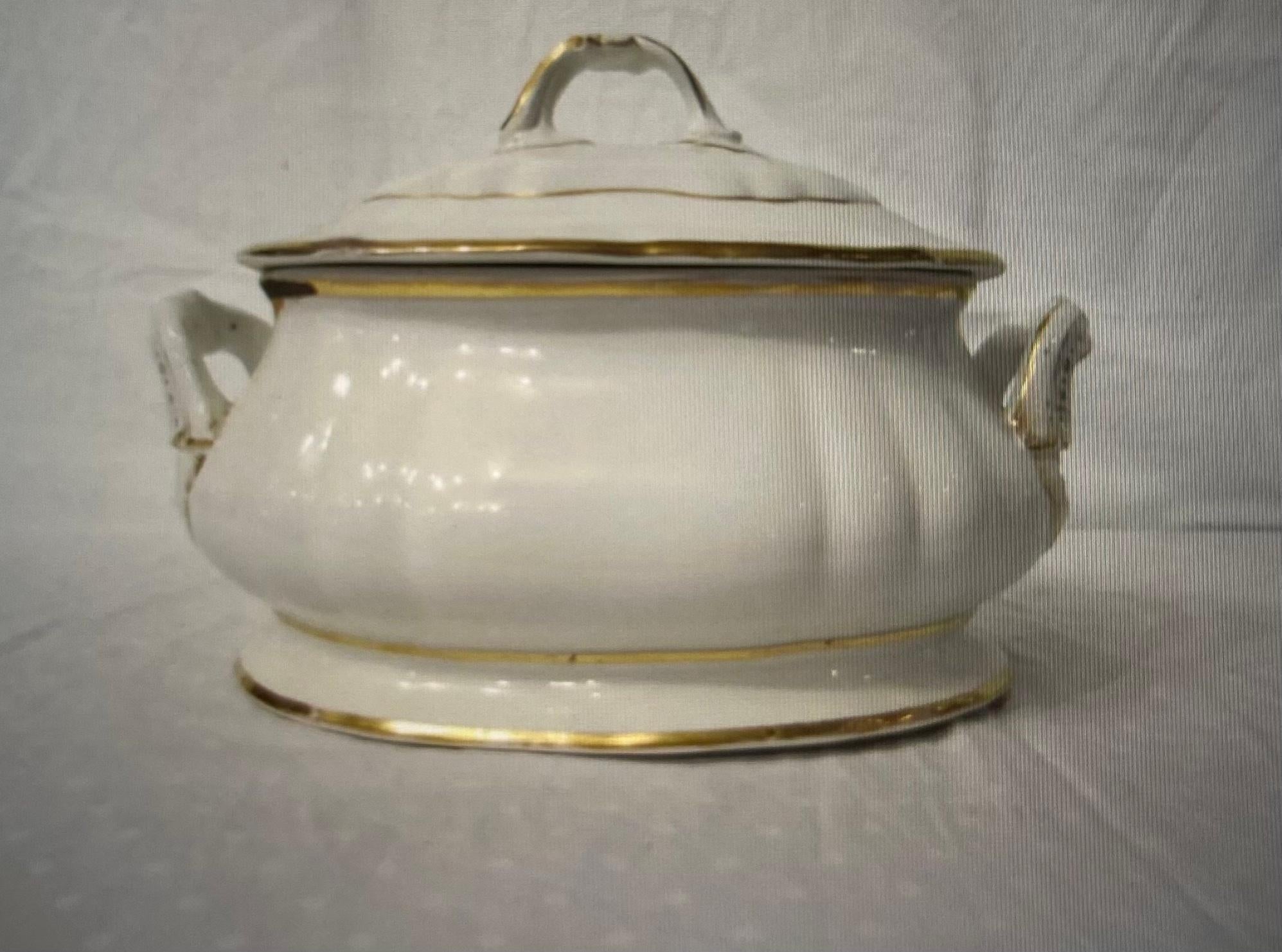 White & Gold Porcelain Soup Tureen For Sale 1