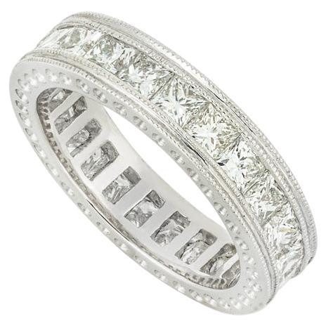 Anello a eternità completa con diamante taglio principessa in oro bianco 2,00ct TDW in vendita
